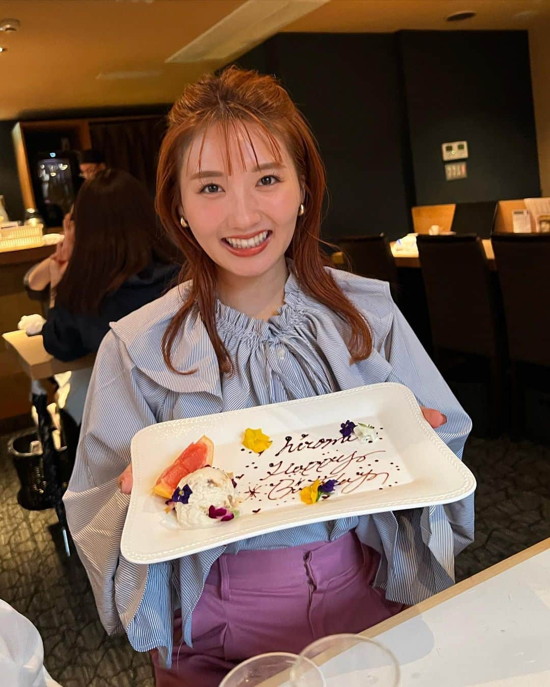 安中亜美さんのインスタグラム写真 - (安中亜美Instagram)「ㅤㅤㅤㅤㅤㅤㅤㅤㅤㅤㅤㅤㅤ 友達の誕生日会の日のコーディネート🎂 毎年友達の誕生日は、ちょっといいレストランに行って ちょっと豪華なランチを食べると決めている🥹✨  この日は天ぷらのコース🍤 昔はフレンチとかイタリアン多かったけど 最近もっぱら和食が多めな私たち🤣  子供産まれてからは、そういう時間がより大切に感じる。 いつも付き合ってくれる周りのみんなに感謝です💕  この日もランチから夜まで永遠に喋り倒して 楽しすぎて時間があっという間やった😳❣️ ちなみに、夜は我が家でたこ焼きパーティでした🐙 みんな来てくれて紬生も嬉しそうやった🥰  #ランチ#誕生日会#友達バースデー#バースデーコーデ#コーディネート #誕生日コーデ」10月24日 19時32分 - amitwinsworld