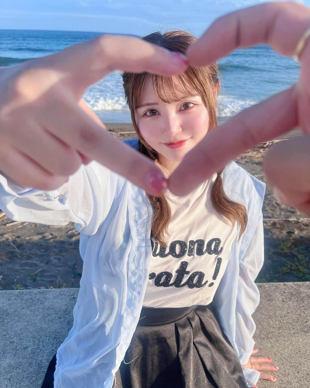 南まなのインスタグラム：「快晴☀️🫧‪ このポーズで写真撮るのかわいいよ🫶🏻」