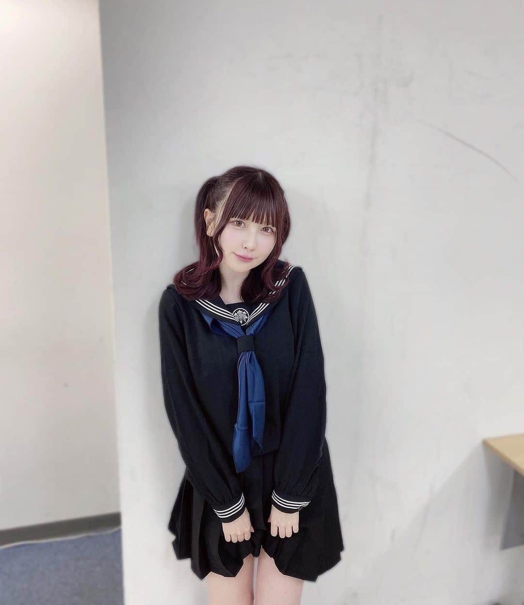 宮内凛のインスタグラム：「. . セーラーは紺色がすきです . . @hirayama518yuki  イベント前に前髪カットとヘアセットお願いしました! いつもありがとうございます😌」