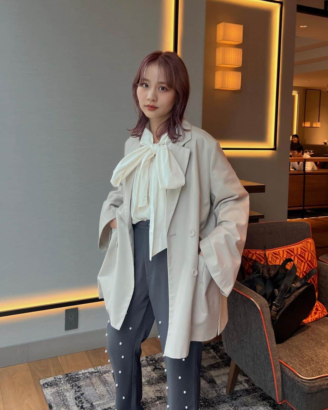 安中亜美のインスタグラム：「ㅤㅤㅤㅤㅤㅤㅤㅤㅤㅤㅤㅤㅤ 友達の誕生日会の日のコーディネート🎂 毎年友達の誕生日は、ちょっといいレストランに行って ちょっと豪華なランチを食べると決めている🥹✨  この日は天ぷらのコース🍤 昔はフレンチとかイタリアン多かったけど 最近もっぱら和食が多めな私たち🤣  子供産まれてからは、そういう時間がより大切に感じる。 いつも付き合ってくれる周りのみんなに感謝です💕  この日もランチから夜まで永遠に喋り倒して 楽しすぎて時間があっという間やった😳❣️ ちなみに、夜は我が家でたこ焼きパーティでした🐙 みんな来てくれて紬生も嬉しそうやった🥰  #ランチ#誕生日会#友達バースデー#バースデーコーデ#コーディネート #誕生日コーデ」