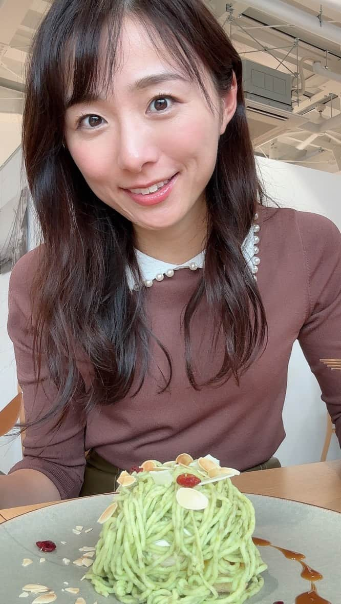 今井美穂のインスタグラム：「⁡ 昨年食べて感動したモンブランが進化〜🥹💓 ⁡ 🍠蜜芋とりんごのしぼりたてモンブラン 🫛自社農園のえだまめモンブラン ⁡ シェアして両方食べちゃいました😆🙌 ⁡ 枝豆モンブラン食べながら私が驚いているのは🤣 食感です！！！ 想像と違ったもっちりクリームに甘さ控えめで 枝豆風味を感じられて美味しい😳✨ ⁡ 蜜芋は贅沢な甘みでなめらか〜なクリーム🤤 どちらもトッピングまで こだわり尽くされてます💓 ⁡ ランチメニューもカフェメニューも悩んじゃう品揃えでお店も広いしお子様連れにもぴったり👶 ⁡ お出汁を使った商品もた〜くさんあって お出汁の試飲しながらお買い物もできちゃいます😊 曜日限定でオリジナル出汁パック作り体験も出来るそう✨ 今度やってみたいなー！ ⁡ ⁡ 美味しいスイーツ食べて 最高のご褒美時間でした🌸 ⁡ ⁡ ⁡ ↓ここで食べられますよ〜☺️✨  @umamitocafe @on_the_umami_tsubamesanjo_port  ⁡ おだしの専門店のファクトリーショップ＆ラボ  ON THE UMAMI TSUBAME SANJO PORT ⁡ ⁡ #ontheumamitsubamesanjoport #umamitocafe #新潟グルメ#新潟カフェ#新潟スイーツ #三条市グルメ#三条市カフェ#燕三条グルメ#燕三条カフェ#PR」