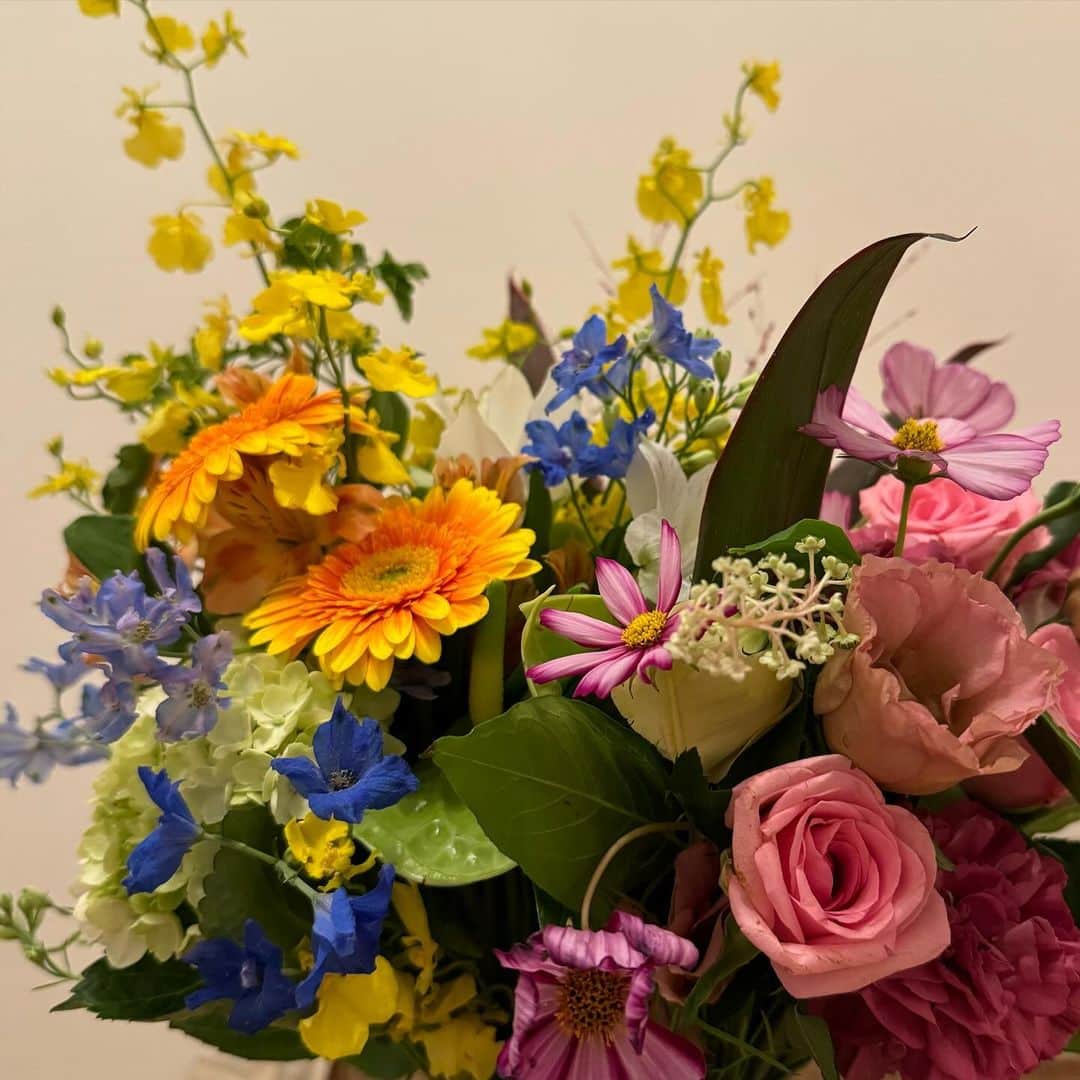 江野沢愛美のインスタグラム：「先日頂いたお花..💐♡ 公開が楽しみ。」