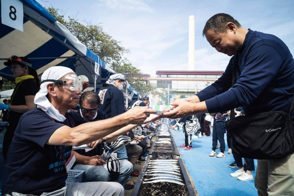 The Japan Timesさんのインスタグラム写真 - (The Japan TimesInstagram)「Japan’s annual haul of saury — sanma in Japanese — has plunged in recent years, pushing up prices and leading to concerns that the days of enjoying this fatty, tasty and cheap fish — a fall delicacy and source of myriad cultural and culinary references — may be coming to an end.  Before the pandemic, for example, the saury festival in Meguro typically offered around 5,000 free fish to over 30,000 visitors on a first-come, first-served basis. This year, only 2,000 could be sourced from the port of Kesennuma, a city in Miyagi Prefecture long known for its plentiful saury stocks.  A confluence of factors are behind the prized fish’s depleted catch, including overfishing in international waters and changing ocean conditions. However, experts remain somewhat unsure as to why the savory fish has suddenly become so rare in Japanese seas.  Click on link our bio to read more.  📸: Johan Brooks  #saury #fishing #climatechange #ocean #japan #festivals #environment #秋刀魚 #目黒さんま祭り #環境」10月24日 19時29分 - thejapantimes