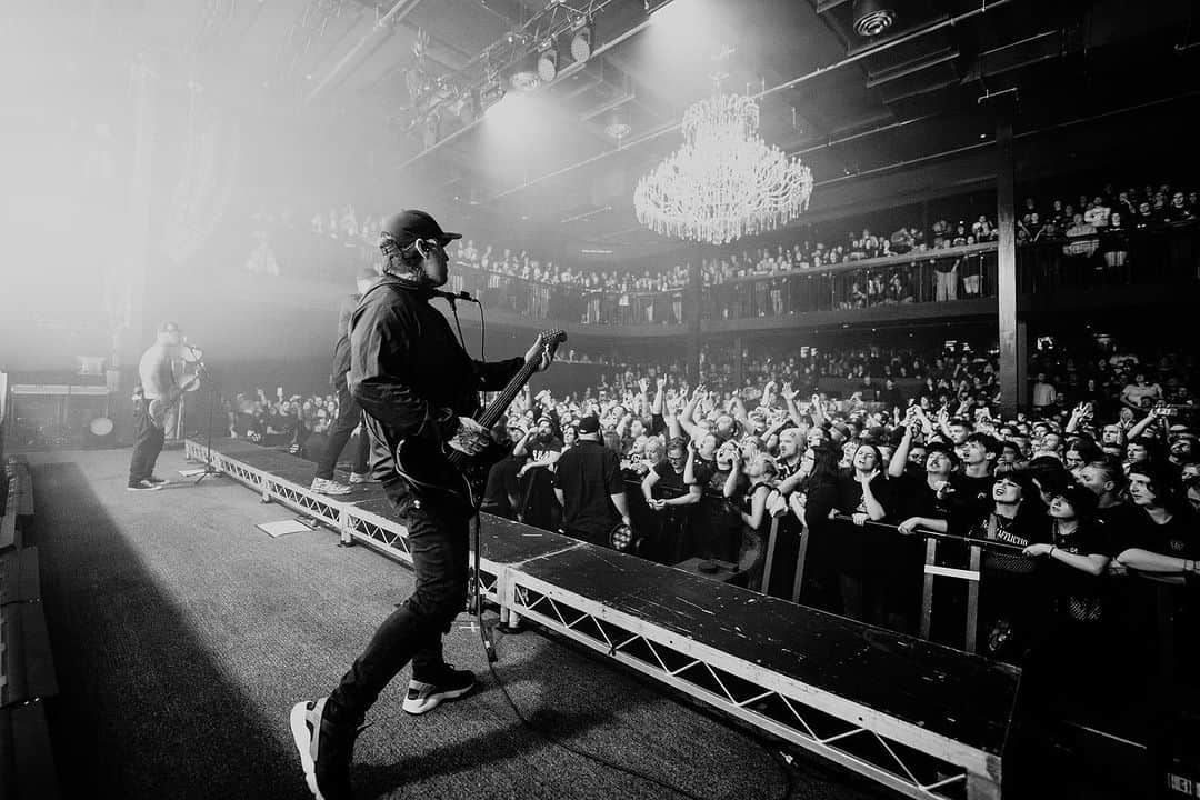 The Amity Afflictionさんのインスタグラム写真 - (The Amity AfflictionInstagram)「Thanks for an amazing night, Adelaide 🫶 Melbourne bound today  📸 @tomise」10月25日 6時23分 - theamityaffliction