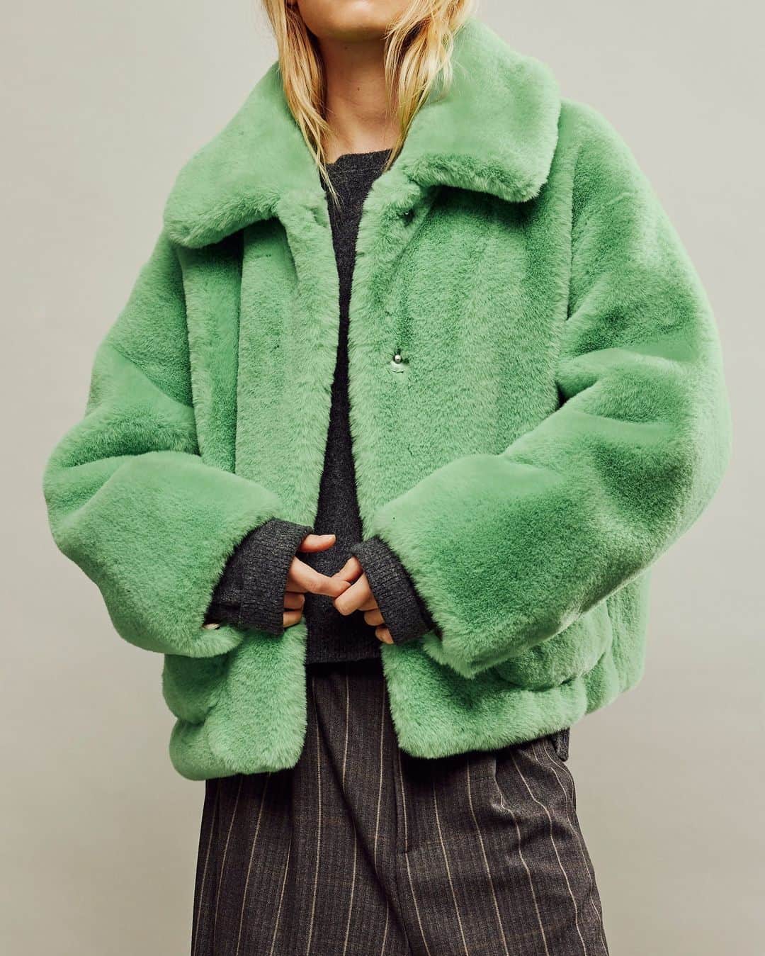 freepeopleのインスタグラム：「Free People x @triciafix : An exclusive collaboration featuring repurposed materials and one-of-a-kind accents. Link in bio to get your fix.」