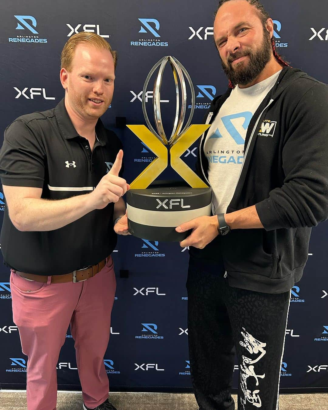 ランス・アーチャーさんのインスタグラム写真 - (ランス・アーチャーInstagram)「Super cool day at the @xflrenegades offices!  Thank you @camkov23 @go4thegoldy @xfl @therock For all the amazing hospitality!  @aew #lancearcher #murderhawkmonster #xfl #xflrenegades」10月25日 5時52分 - lance_hoyt