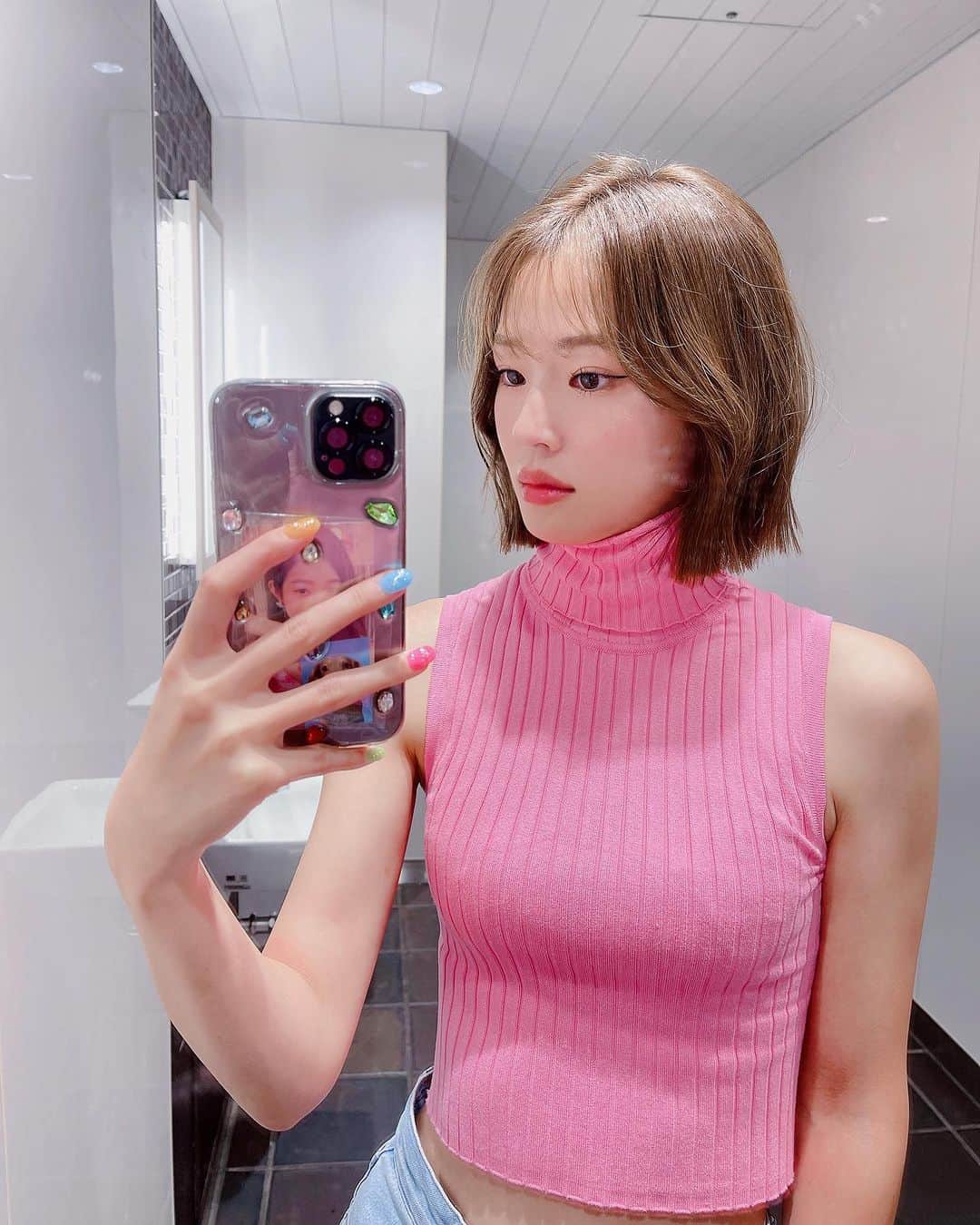 橘香恋のインスタグラム：「おはよう❤︎  #おはよう #ボブ #くびれヘア #イメチェン」