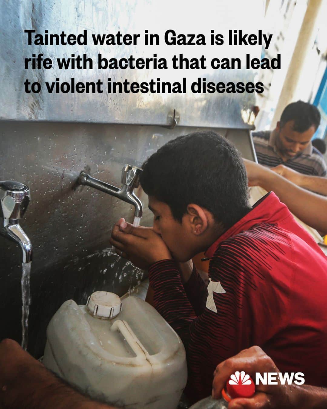 NBC Newsのインスタグラム：「Clean drinking water is running out in Gaza, furthering an already catastrophic situation.  Infectious disease is a particular concern for people in Gaza, "a population with decreased access to clean water and sanitation," one expert said, as well as "a population that has been displaced and is sheltering together in very crowded conditions."  Without clean water, Gazans are forced to drink or cook with tainted water. That water is likely to be rife with bacteria that can lead to violent intestinal diseases, such as dysentery and cholera.  Read more at the link in bio.」