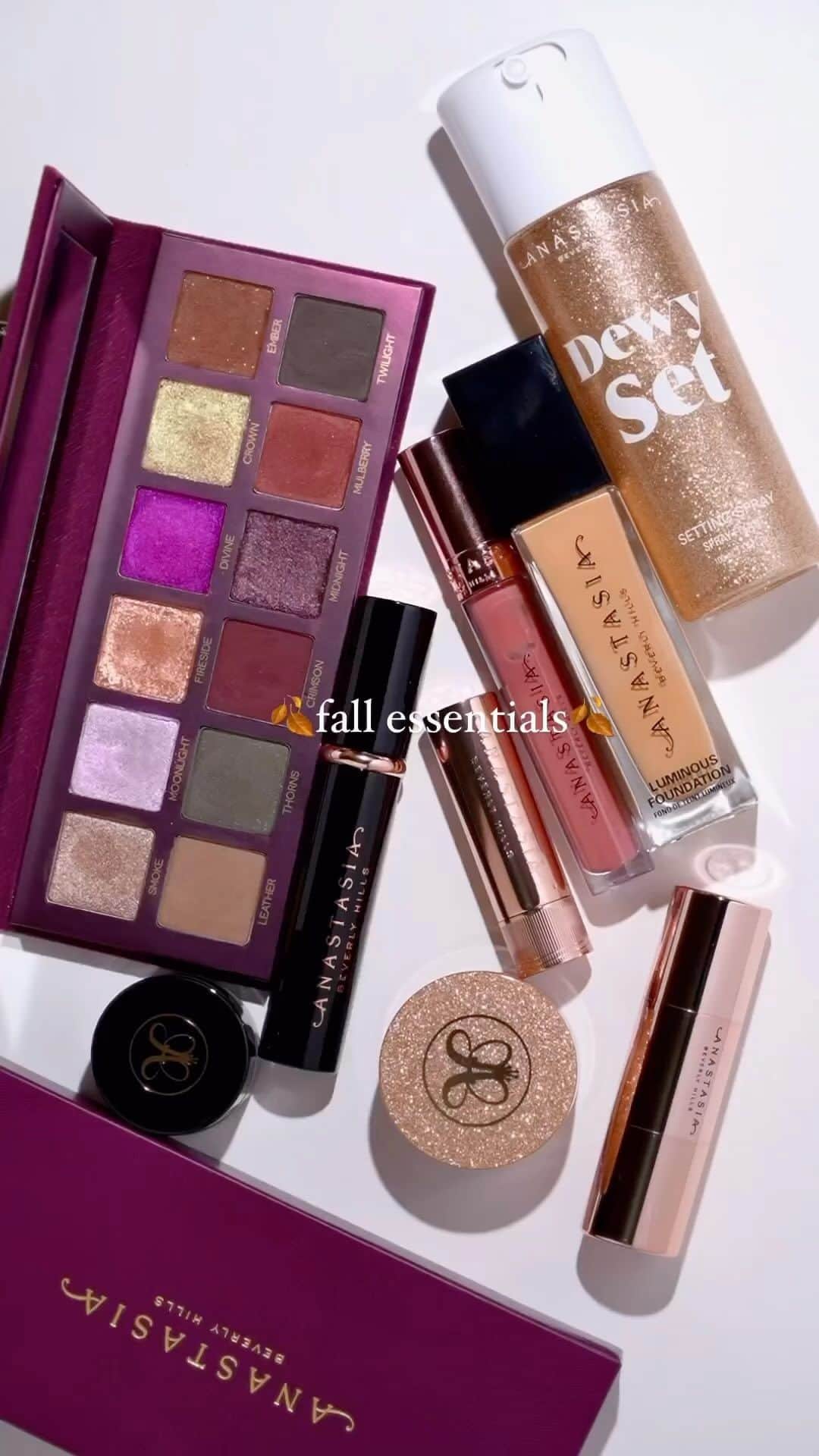 Anastasia Beverly Hillsのインスタグラム：「Quite literally can’t get enough of these ABH bbs ❤️‍🔥 Shop them now @ultabeauty!   📸: @makeupbyemzee (she/her)   #AnastasiaBeverlyHills #ABHFallRomance #ultabeauty」