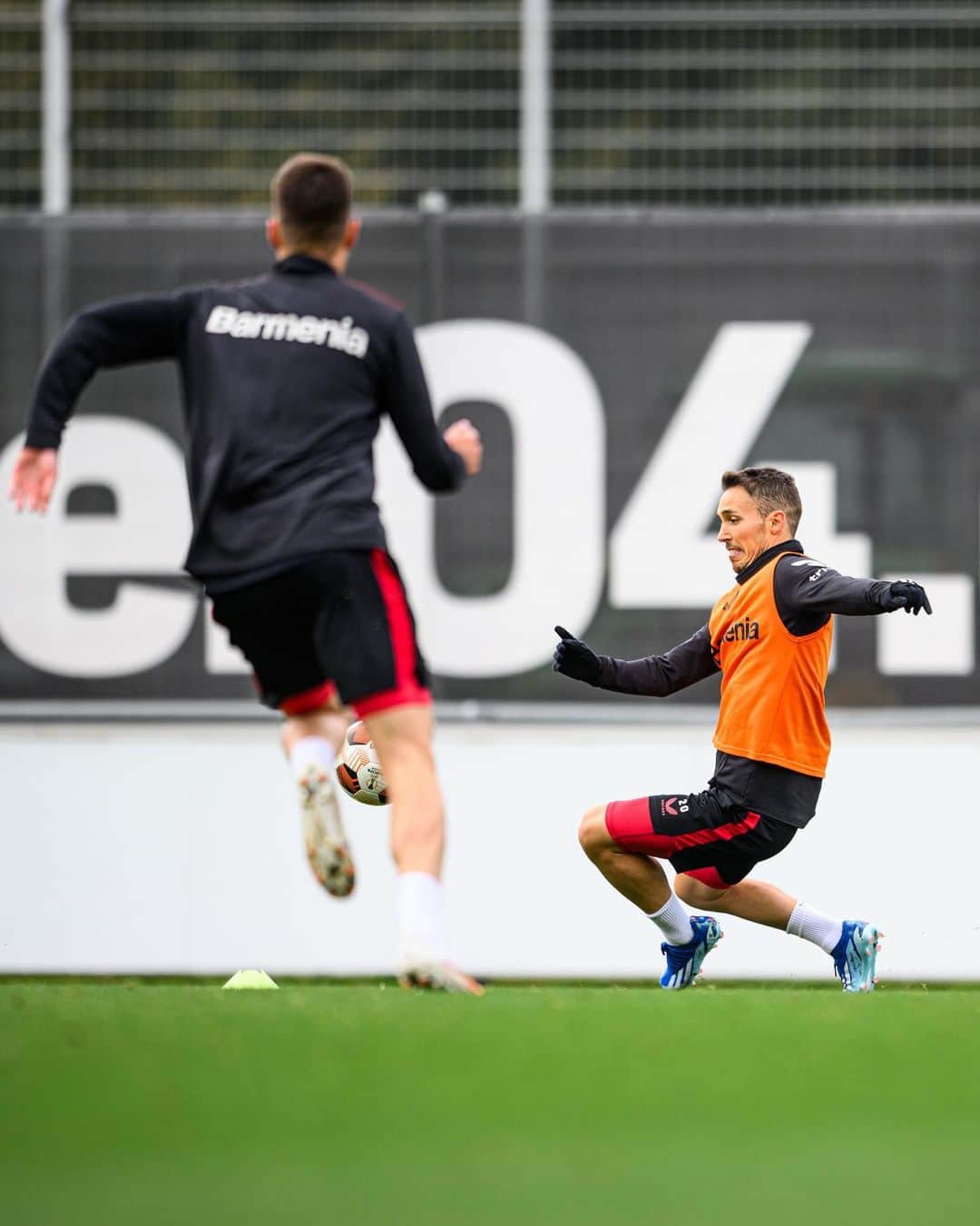 バイエル・レバークーゼンのインスタグラム：「@grimaldo35 on fire. 🔥  🔜 #B04QAR #UEL #Bayer04 #Werkself」