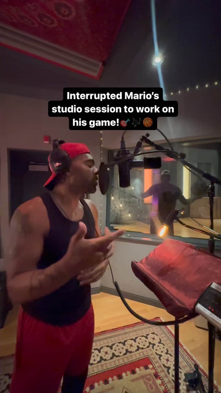 マリオのインスタグラム：「Mario might be one of the best singers of All-Time but if you’re late to my workouts I’m going to find you!! Virgos are something else smh🤣 @marioworldwide @lethalshooter #LethalShooter #NBA」