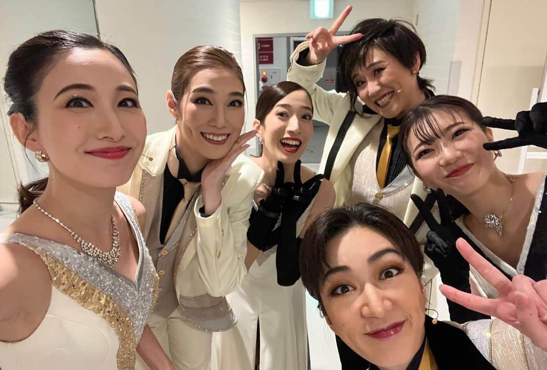 愛月ひかるさんのインスタグラム写真 - (愛月ひかるInstagram)「完全にマナトリロスなので、思い出写真投稿しちゃお😋 皆さま、配信は見て頂けましたか？✨ 私は見ましたよ！そんで自分たちのMCに笑うっていう🤣自画自賛👏サイコー！！ 本当に改めて素晴らしいカンパニーLOVE❤️  かけちゃん、才能の塊🥹可愛いイラストありがと💕  #manatrip #大切な仲間たち #MC神」10月24日 21時25分 - hikaru_aizuki