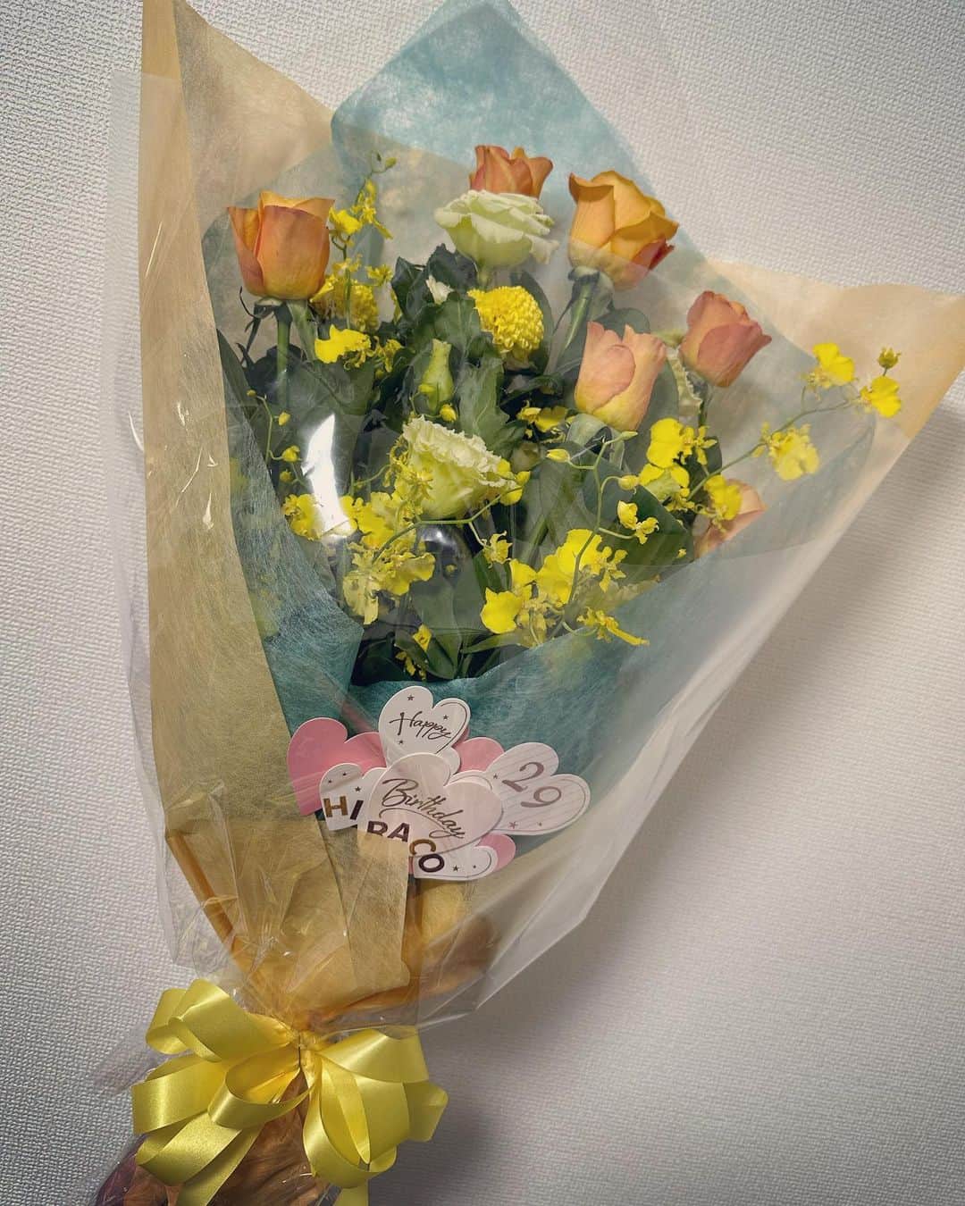 平崎里奈さんのインスタグラム写真 - (平崎里奈Instagram)「みんなが用意してくれたケーキ、 だあいすきなポケモンですっごく嬉しかった🥺🫶🏻 ポケモンのケーキ貰うの夢だったの🥺✨  あと大きな花束も💐✨ お花もお家に飾るのだあいすきだから すっごく嬉しかったな🥲💚  プレゼントも考えてくれたんだな〜 と思うものばかりでしあわせです！ 大切にたくさん使う😾‼️」10月24日 21時19分 - hirasakirina