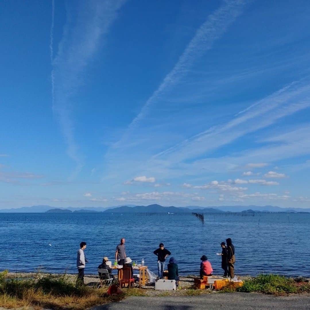 大澄れい（大崎緑）さんのインスタグラム写真 - (大澄れい（大崎緑）Instagram)「週末は【BIWAKOアーティスト・イン・レジデンス】に参加してきました。  1泊2日の琵琶湖での漁師体験🐟  貴重な経験を沢山させて頂きました。 琵琶湖から見る景色は雄大で本当に美しかったです！  12月初旬には滋賀県立美術館での作品展示があります！ どうぞ宜しくお願いします。  @fish123art  #BIWAKOアーティストインレジデンス #琵琶湖 #和邇漁港」10月24日 21時20分 - midori.ozaki