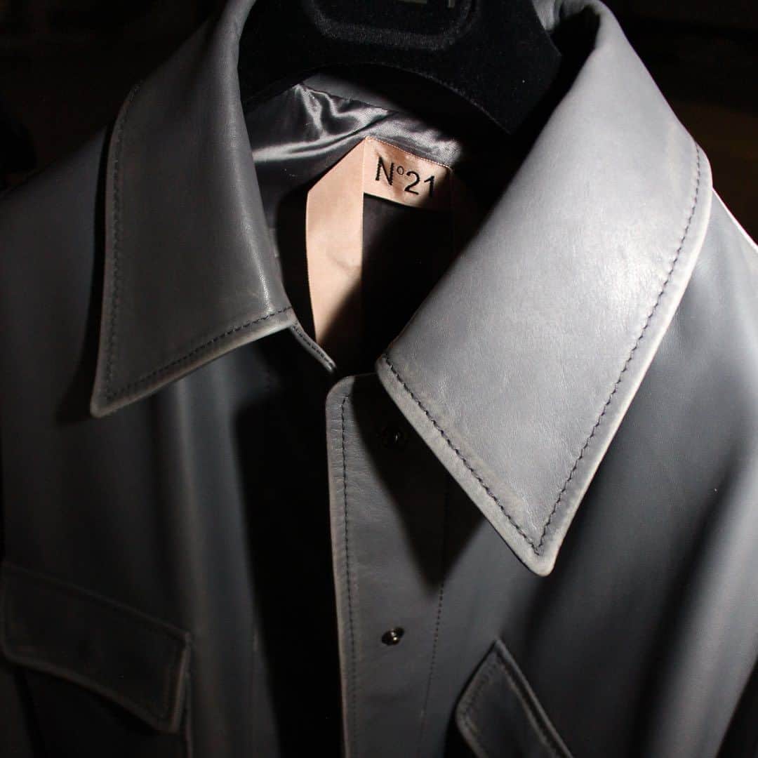 ヌメロ ヴェントゥーノのインスタグラム：「N21 FALL-WINTER 23 BY ALESSANDRO DELL’ACQUA.  #N21FallWinter23 #N21 by #AlessandroDellAcqua」