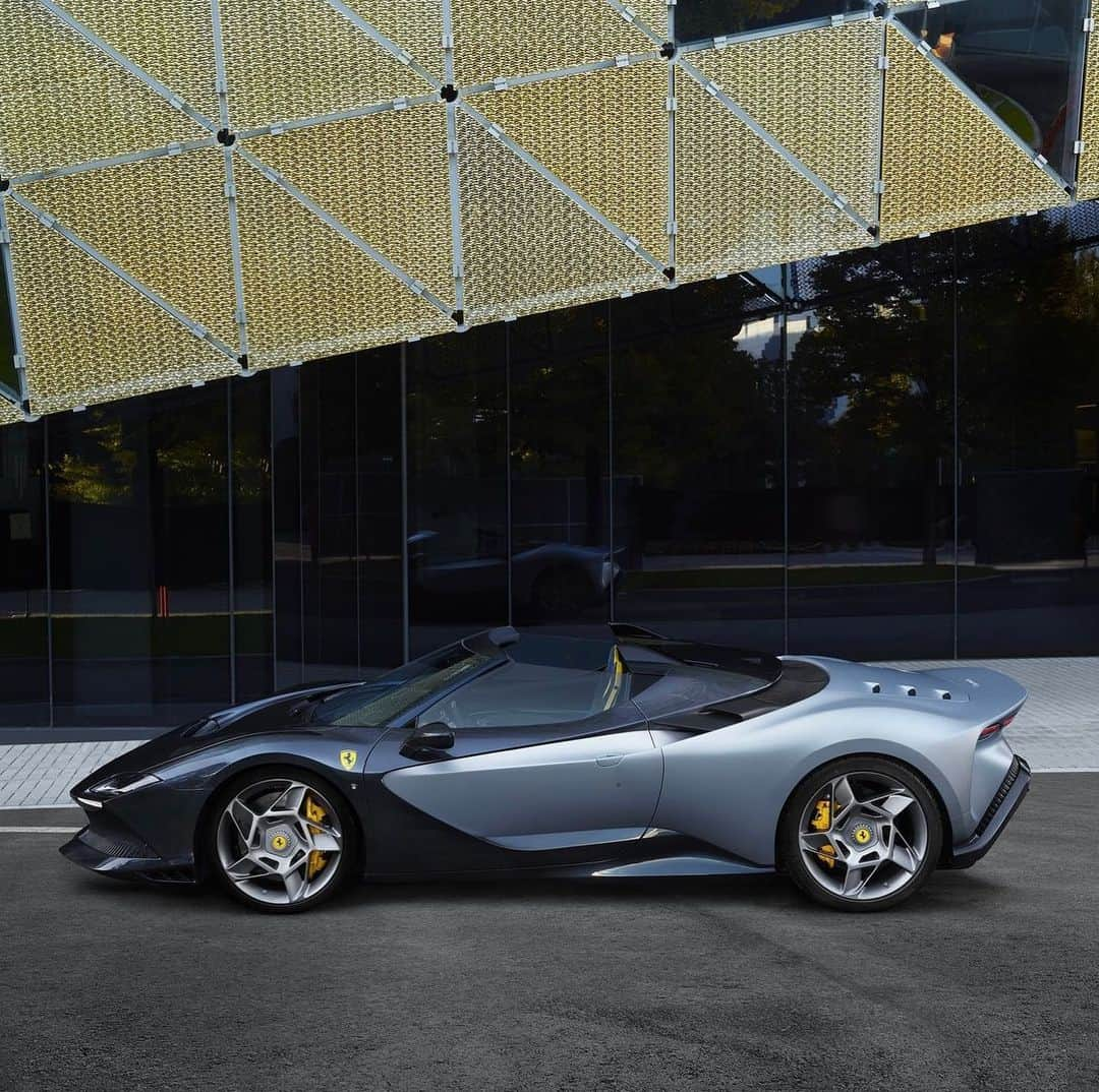 Ferrari USAさんのインスタグラム写真 - (Ferrari USAInstagram)「Welcome the ultimate addition to the Ferrari one-off series: the Ferrari SP-8.   What truly sets this masterpiece apart is its open-top design, a roofless wonder that embraces the essence of a pure two-seater roadster, effortlessly showcasing its sporty character.  Its exclusive matte Argento Micalizzato color pairs harmoniously with the carbon-fibre elements, which feature a unique glossy iridescent Blue Sandstone finish. Even the Blu Scuro Stellato color that links the two bodywork sections was specifically developed for the model - elevating it to a league of its own.  #Ferrari #FerrariOneOff #FerrariSP8」10月24日 21時22分 - ferrariusa