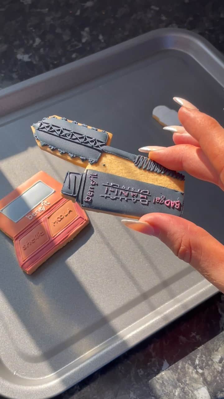 Benefit Cosmetics UKのインスタグラム：「We’re high-key obsessed 😉⁠ ⁠ #benefituk #cookies」