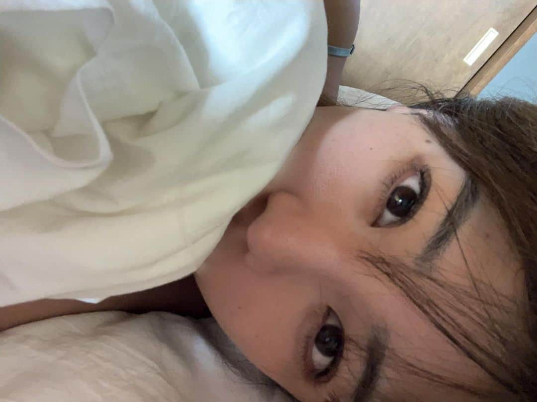 大川成美のインスタグラム：「やりたい事ありすぎて、休み欲しいー！ってなるけど スケジュール詰まってる方が楽しい。 一日の時間長くなれ🐱」