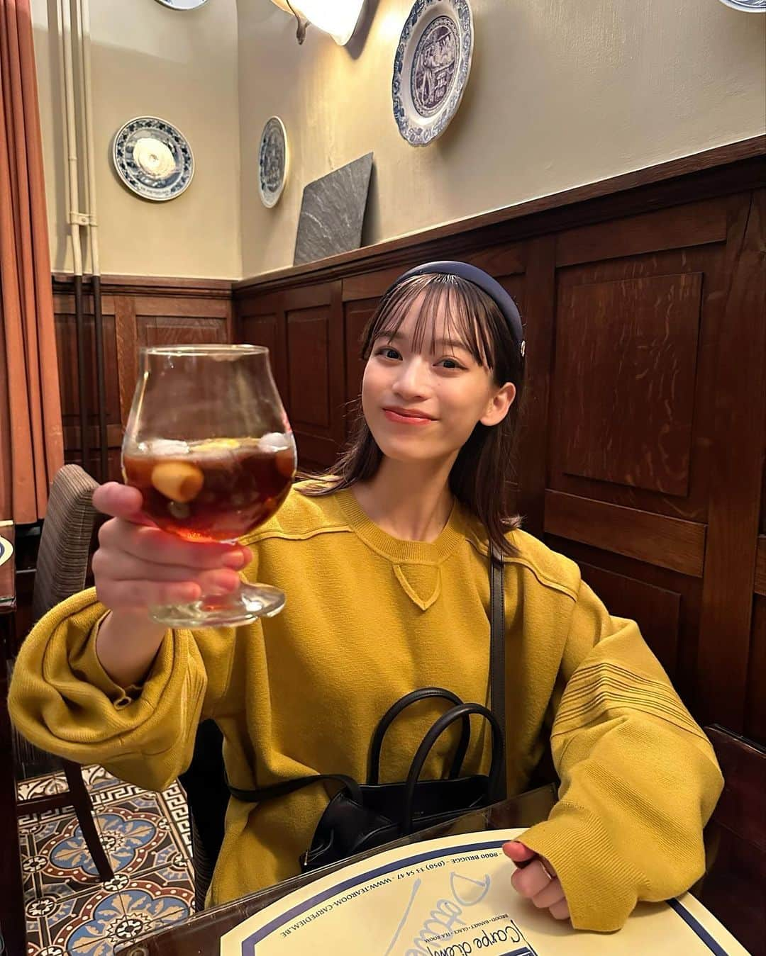 由布菜月のインスタグラム：「. 大好きアイスティー🍹 友達と久々の旅行で毎日楽しい☺️ .」