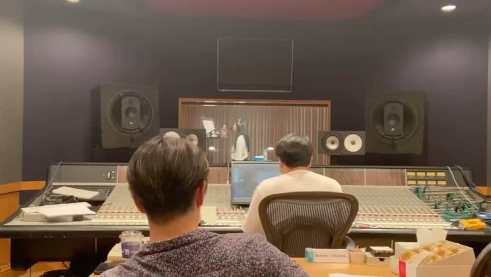 清水美依紗のインスタグラム：「新曲 Styleレコーディング風景🎙 10/25 0:00リリースだよ！たくさん聴いてね！約束だよ🫶」