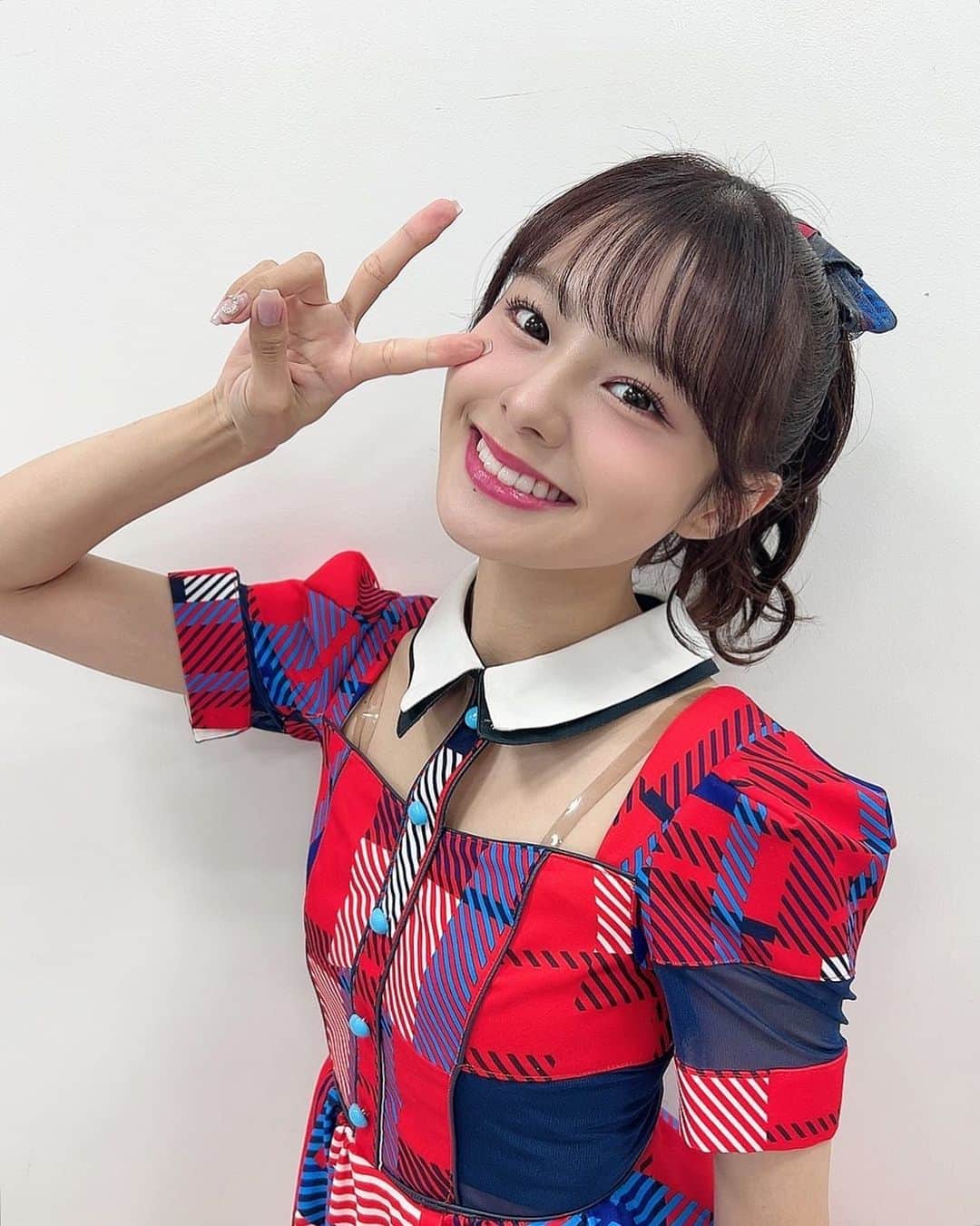 本間日陽のインスタグラム：「本日、劇場公演にてNGT48を卒業することを発表させていただきました。  15歳でNGT48に加入して8年が経ちました。 たくさんの方に出会い、支えられながら、 数え切れないほど素敵な経験をさせていただきました。  グループに加入する前から、 「女優になる」という夢があります。 その夢を叶えるための準備が整いました。  わたしは更にステップアップするために、 NGT48を卒業します。 だいすきなこの場所を離れるのは、 ドキドキするし不安もあるけど、 もっと大きな存在になって帰って来れるように頑張ります！  卒業時期は来年の春頃を予定しています。 残りの期間、みんなと思いっきり楽しみたいです。 これからも応援よろしくお願いいたします！🌸🎶」