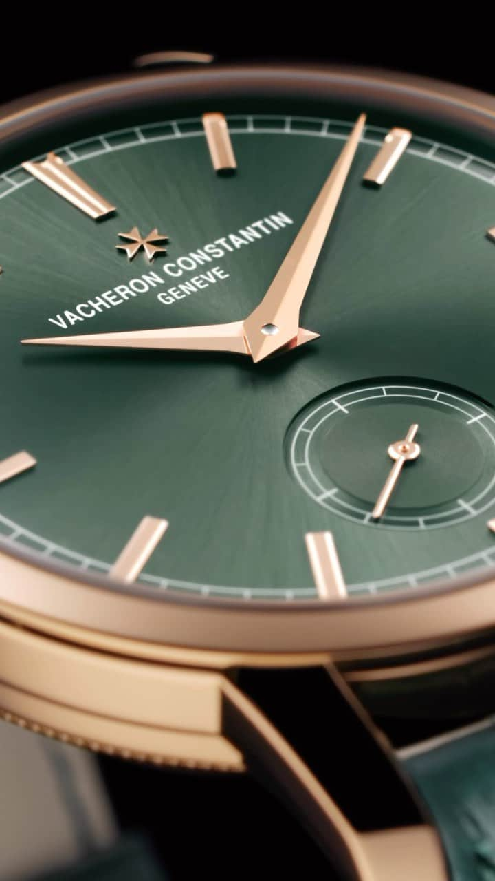 ヴァシュロン コンスタンタンのインスタグラム：「🟢 Welcoming the new Traditionnelle manual-winding.   Unveiled at Watches And Wonders Shanghai this year, these elegant timepieces are adorned with a pleasing pink-gold and green colour combo, designed to suit the wrists of High Watchmaking devotees.   These two models are fitted with a tone-on-tone alligator leather strap, a contemporary take on classical design.   #VacheronConstantin #OneOfNotMany #vacheron #thehourlounge #watches #watch #watchesofinstagram #horology #watchoftheday #instawatch」