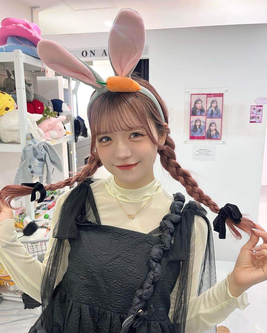 砂糖華さんのインスタグラム写真 - (砂糖華Instagram)「前に韓国プリ撮ったんだ 🐇⸒⸒ ‪　　　　　‬ 被り物沢山あって可愛かった🎀 また載せるね♡ ‪　　　　　‬ ‪　　　　　‬ #韓国プリクラ #photoism #カチューシャ #ワンピースコーデ #三つ編みアレンジ #リボンへア」10月24日 21時59分 - __162cm_