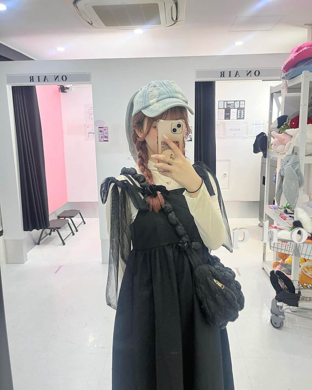 砂糖華さんのインスタグラム写真 - (砂糖華Instagram)「前に韓国プリ撮ったんだ 🐇⸒⸒ ‪　　　　　‬ 被り物沢山あって可愛かった🎀 また載せるね♡ ‪　　　　　‬ ‪　　　　　‬ #韓国プリクラ #photoism #カチューシャ #ワンピースコーデ #三つ編みアレンジ #リボンへア」10月24日 21時59分 - __162cm_
