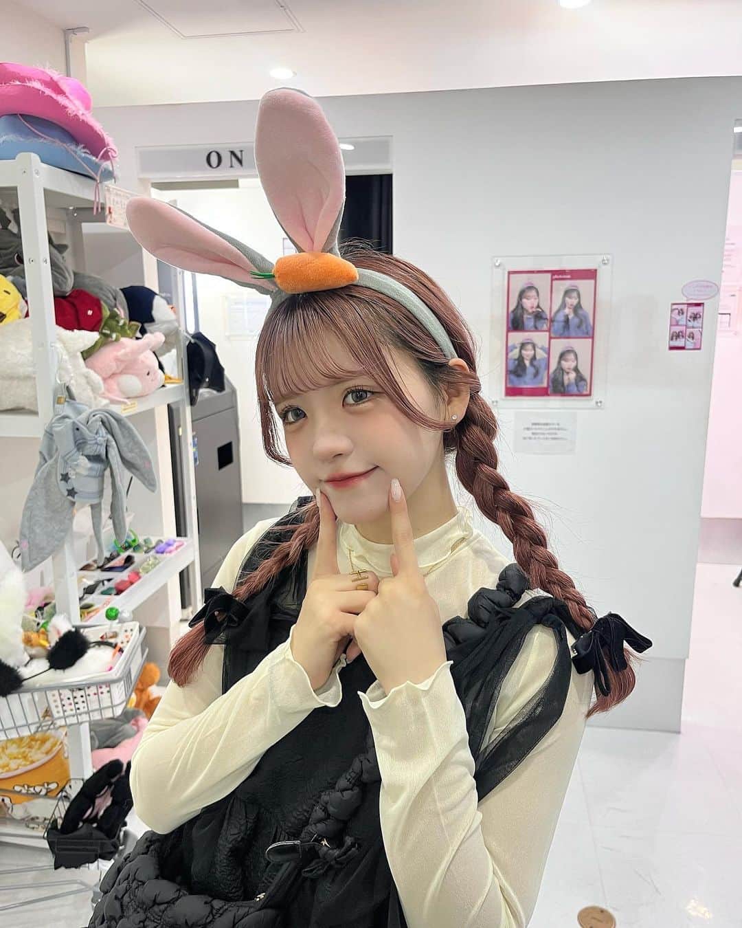 砂糖華さんのインスタグラム写真 - (砂糖華Instagram)「前に韓国プリ撮ったんだ 🐇⸒⸒ ‪　　　　　‬ 被り物沢山あって可愛かった🎀 また載せるね♡ ‪　　　　　‬ ‪　　　　　‬ #韓国プリクラ #photoism #カチューシャ #ワンピースコーデ #三つ編みアレンジ #リボンへア」10月24日 21時59分 - __162cm_