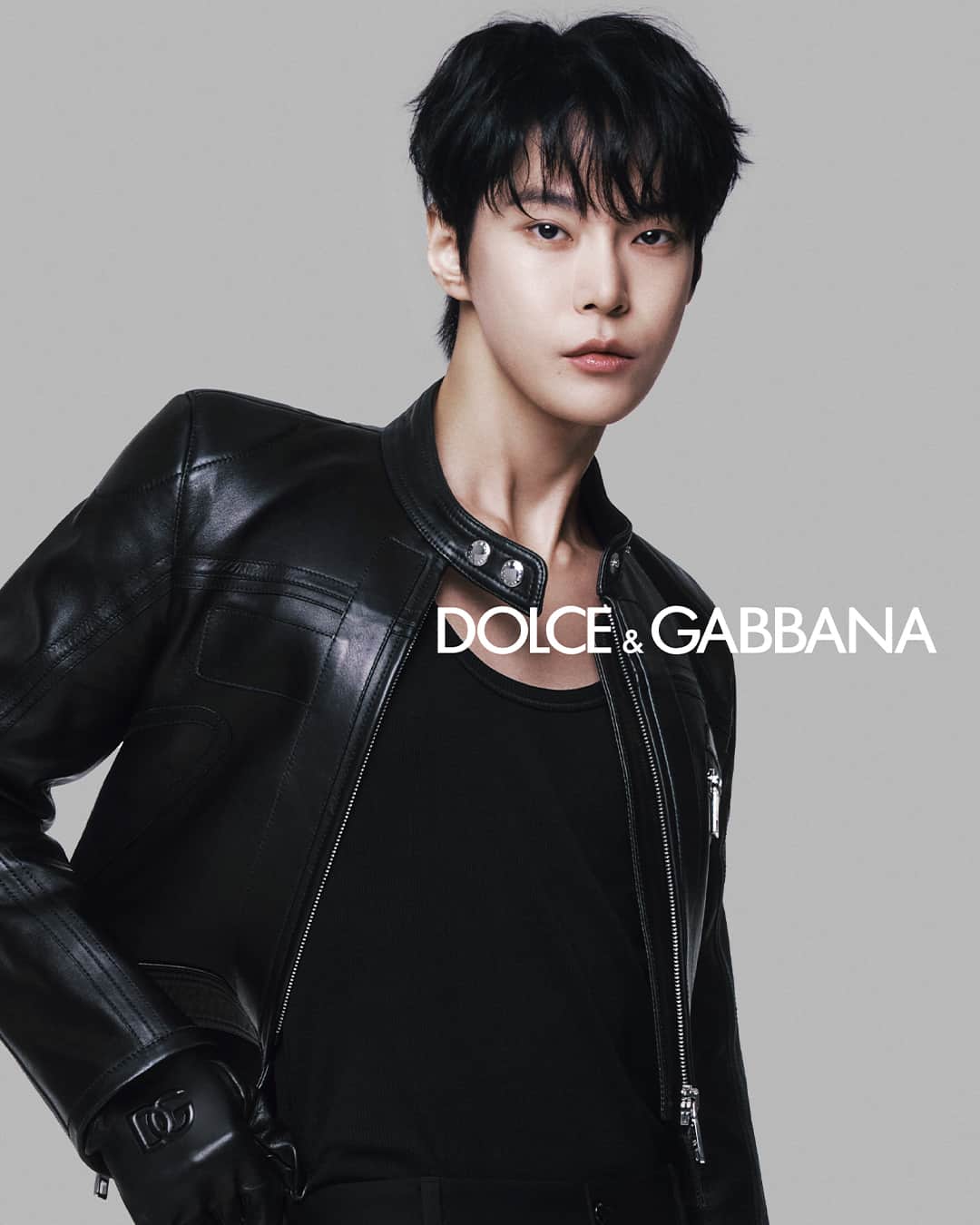 のインスタグラム：「Global Ambassador @do0_nct photographed by @parkjongha for #DGFW23. #DolceGabbana #DGxDOYOUNG   Stylist @kimvenchy Makeup @bit.boot_ase Hair @bit.boot_1shee」