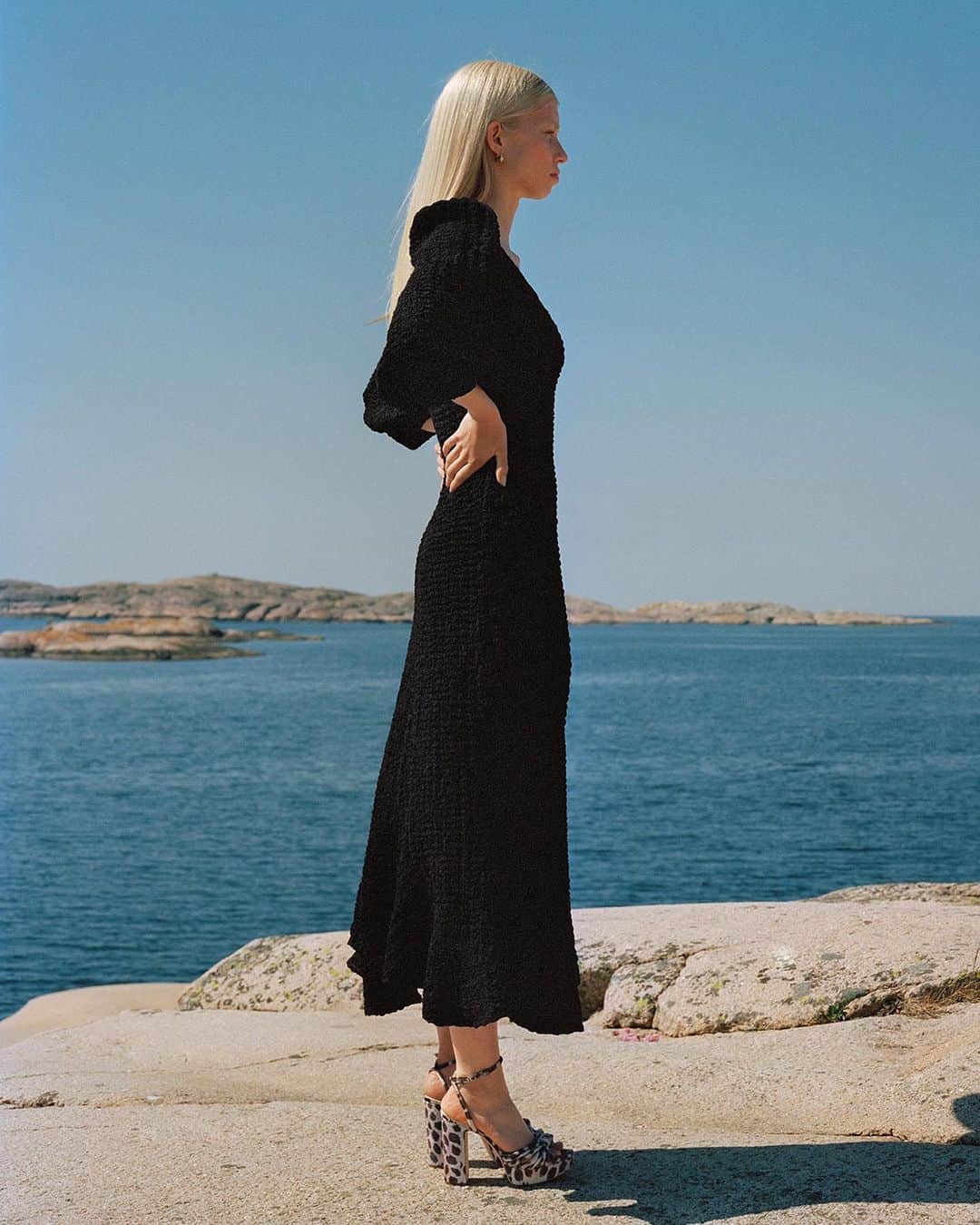 レフラーランドールのインスタグラム：「We love the feel of Eileen, crafted from a gathered fabric that’s eternally luxe #loefflerrandall」