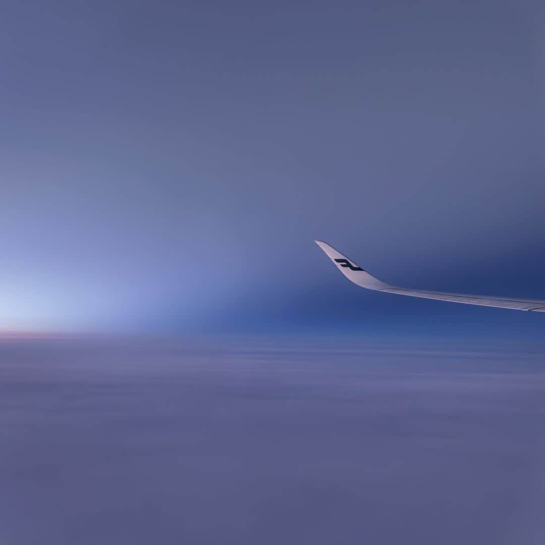KAGAYAさんのインスタグラム写真 - (KAGAYAInstagram)「北極圏航路を飛ぶ。 1, 北極海の海氷。 2, 北極点付近通過。 3, オーロラ帯を横切る。 4, 薄明の空に地球影。 （先日撮影）」10月24日 21時53分 - kagaya11949