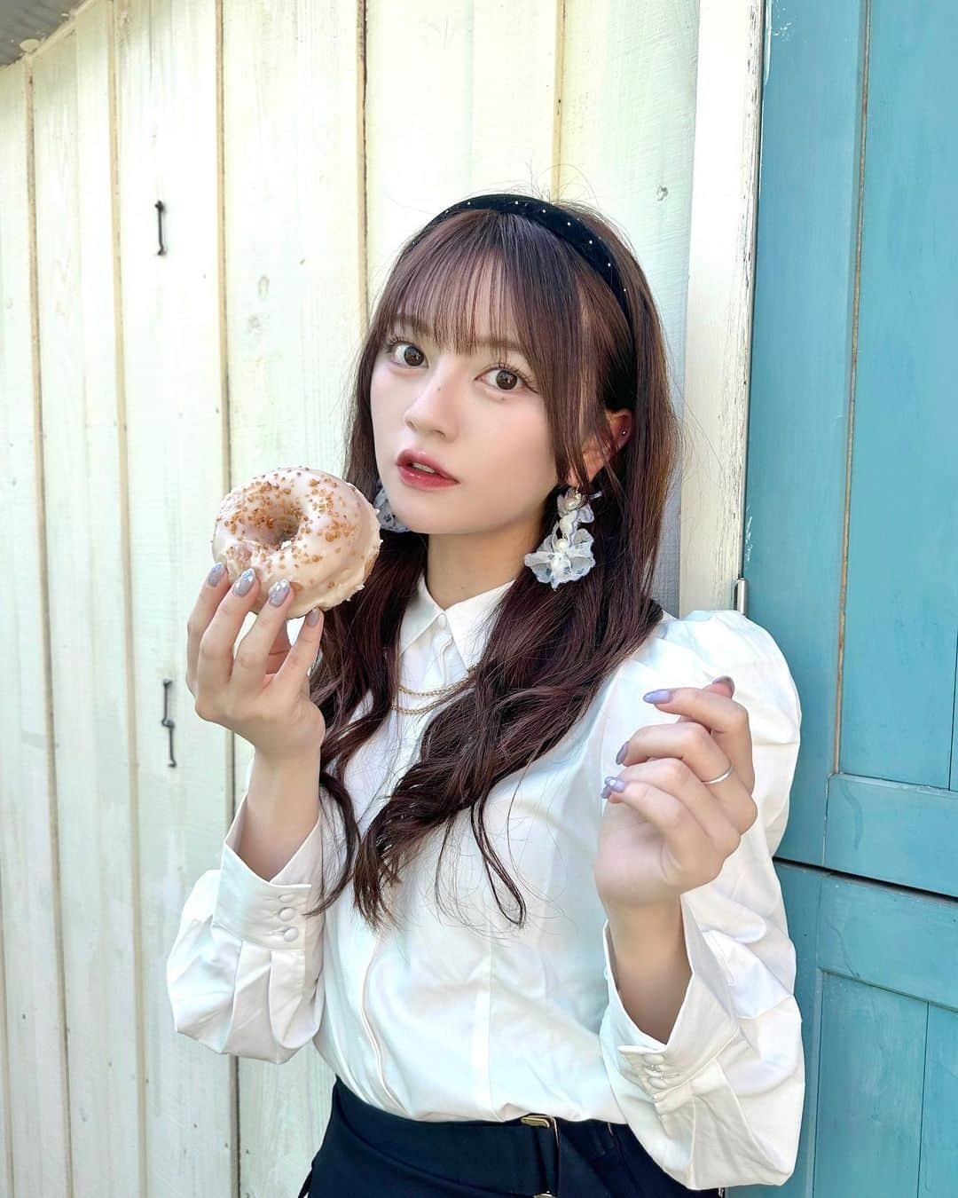 廣川奈々聖のインスタグラム：「神楽坂にあるドーナツ屋さん🐱🍩☁️ ⁡ すっごい美味しかった……！ ぜったいまた食べたい^>~<^ ♡ ⁡ ⁡ ⁡ ⁡ #神楽坂グルメ  #ドーナツもり #ドーナツ専門店  #神楽坂散歩  #tokyogourmet」