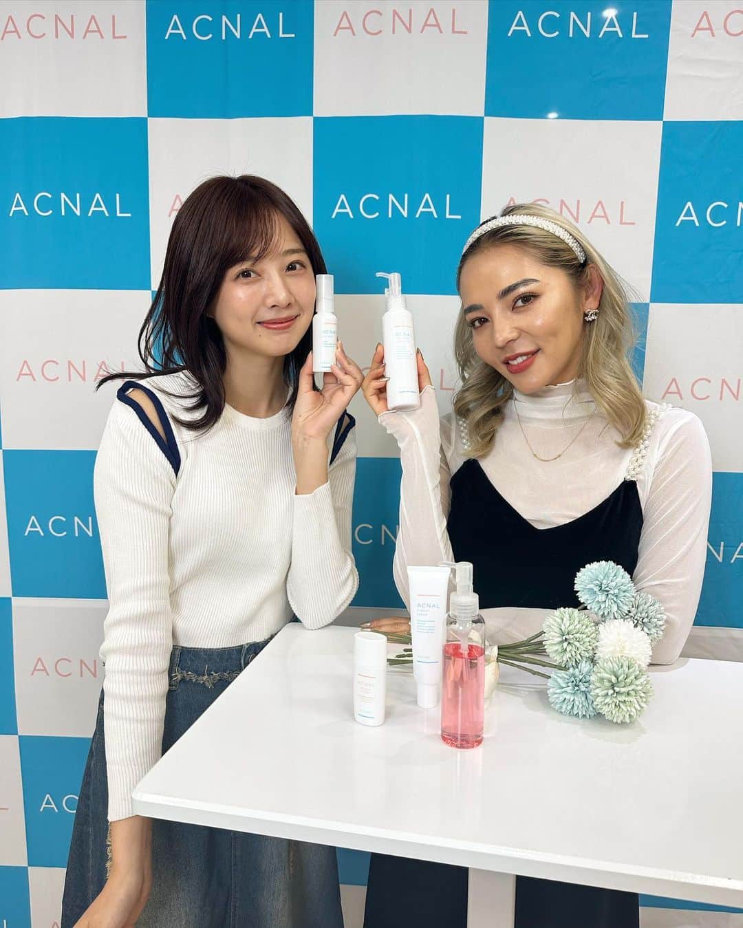 熊江琉唯さんのインスタグラム写真 - (熊江琉唯Instagram)「エレナちゃんとカフェでお喋りし倒して👶からアクナルさん @acnal_official のイベントに参加してきました✨  肌荒れをコスメでなくす事にこだわりを持ってるスキンケアブランドさんです💡 ここのクレンジングは最近ずっと使ってて、お肌に優しい上にすごく洗浄力高いの☺️ イベントでの写真は無加工でこのツヤだよ🤩  他の乳液やクッションファンデもお肌に良さそうでこれから使うの楽しみ🤍肌もっと綺麗にするぞー✨  エレナちゃんまた近いうちに会おうねん😉 リール楽しみにしてるよん😉😉（圧）  #acnal #スキンケア #スキンケア用品 #ニキビケア #肌荒れ改善 #makeup」10月24日 21時57分 - ruikumae