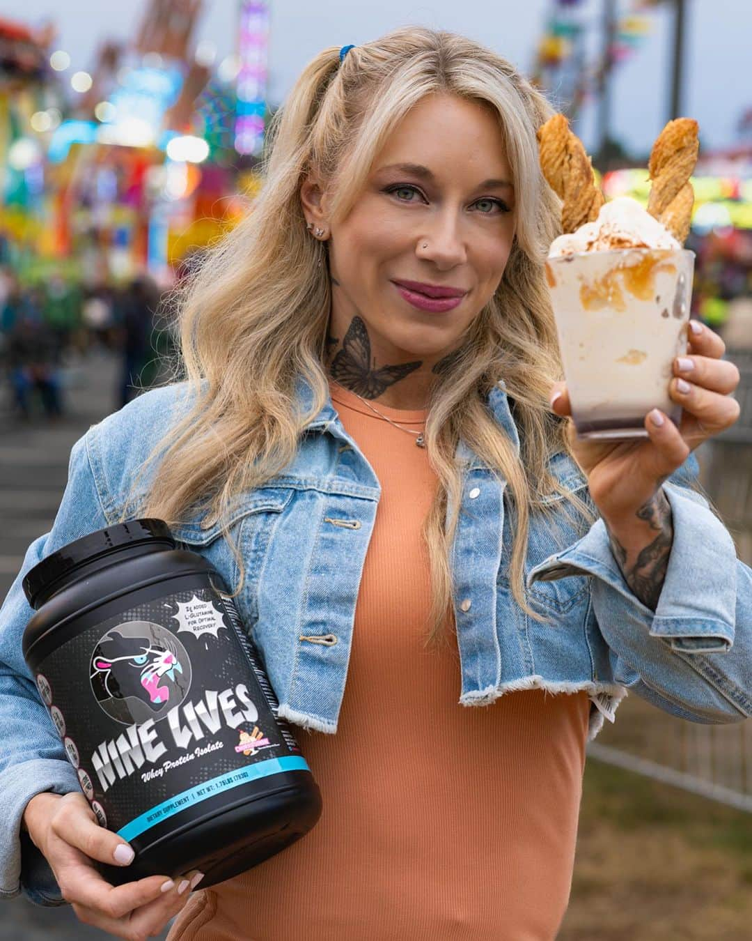 クリスティン・ポープさんのインスタグラム写真 - (クリスティン・ポープInstagram)「CHURRO SUNDAE! 🎡🍨🎠  The 2nd new flavor releasing Wednesday by @dynamicpursuit in our Nine Lives Whey Isolate! If you love a Churro like you would get at the fair, dipped in a vanilla ice cream with some caramel sauce on top…. 🤤 this flavor will be your new favorite like me!!! It would also be great for baking and including in recipes.👩🏼‍🍳  Launch day ONLY (10/25) - if you buy both of the new flavors, you will automatically get $10 off! No code needed. & VIP Text club will have more opportunities to save. 😉」10月24日 22時03分 - kris10pope