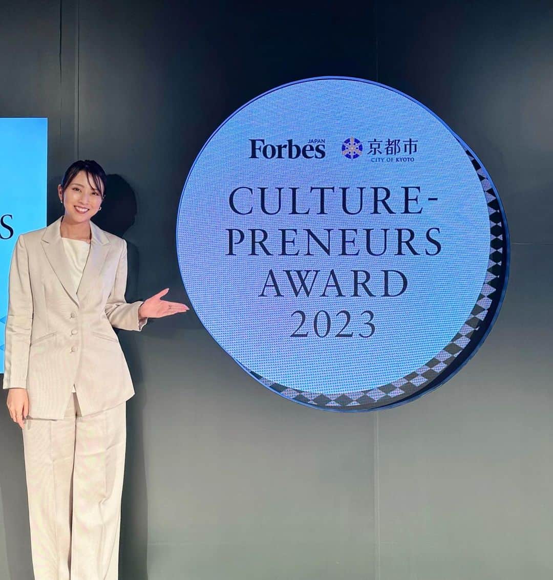 Mai Yamadaさんのインスタグラム写真 - (Mai YamadaInstagram)「Forbes JAPAN×京都市 「CULTURE-PRENEURS AWARD 2023」にてMCを務めさせていただきました🎤  カルチャープレナー=文化起業家 文化やクリエイティブ領域の活動で新ビジネスを展開し、豊かな世界を実現しようとする人たち。  これからの成長が期待できる45歳以下の文化起業家を中心に候補者を推薦してもらい、編集部の審査によって選出された30組が表彰されました。  受賞された皆様、おめでとうございます🎉  世の中には、本当にユニークで素晴らしい方々がたくさんいます。 日本の大切な歴史と文化を、どうか絶やさず後世に繋いでいってほしい。 そう願うことしか、本当にできないのか？ 私たちにできることもきっとあるはず。  そんな風に思えるお話がたくさんでした。  ぜひ、Forbes本誌をチェックしてみてください✨  #CULTUREPRENEURSAWARD2023 #CULTUREPRENEURS30 #ForbesJAPAN @forbesjapan  #京都市 #カルチャープレナー #文化起業家  #フリーアナウンサー #MC#イベントMC#司会#司会者 #山田真以」10月24日 22時18分 - yamadamai_719