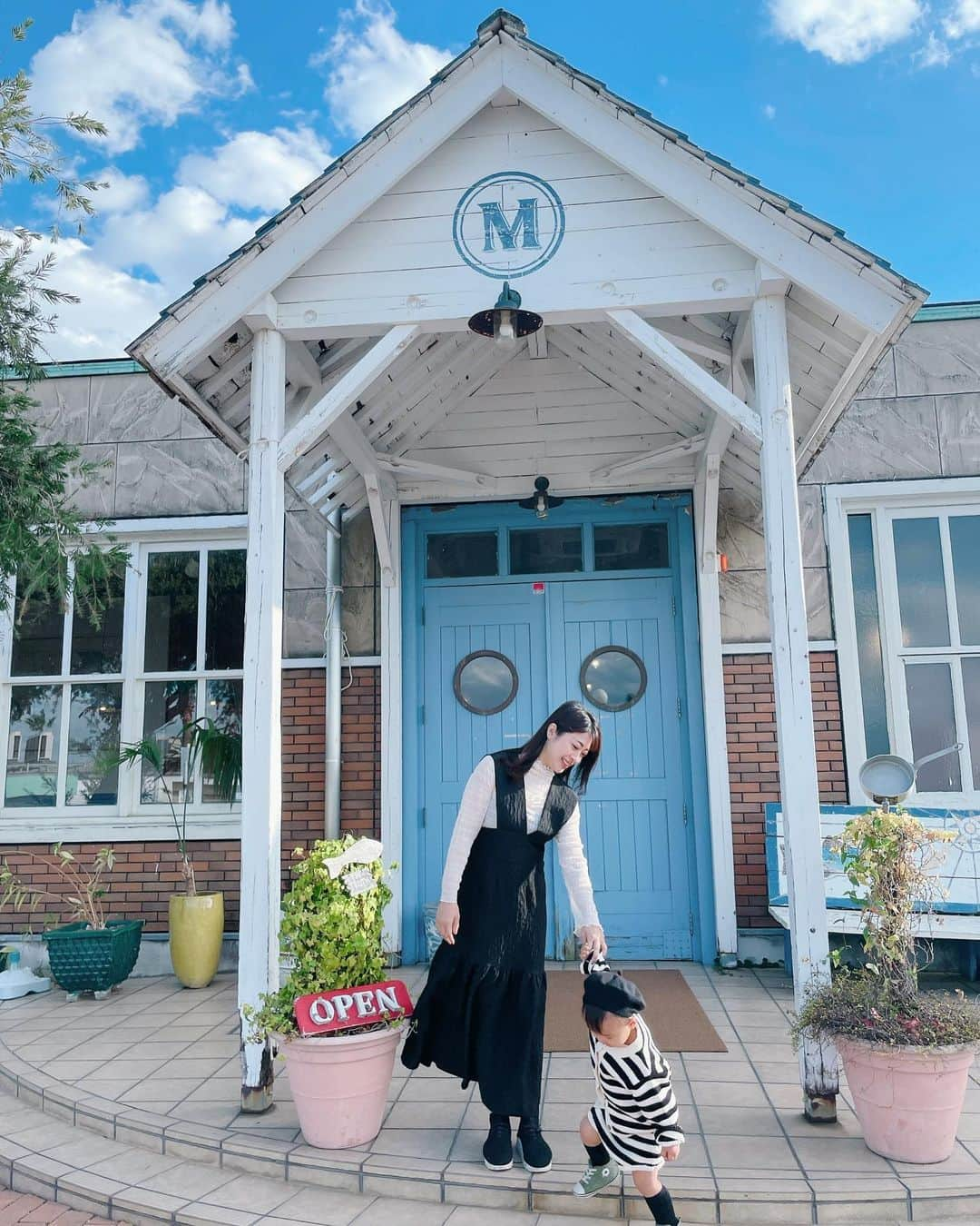 Kozue Kawabeのインスタグラム：「マリーナ・マリオ・エスプレッソ 📍広島  マリーナの気持ち良い景色を見ながらイタリアンが食べられて。キッズスペースがある。最高な、場所みつけた♡  　　　　　　　　　　　　　　　　　　　　　　　　　　　　　　 　　　　　　　　　　　　　　　　　　　　　　　　　　　　　　　  　　　　　　　　　　　　　　　　　　　　　　　　　　　　　　　  　　　　　　　　　　　　　　　　　　　　　　　　　　　　　　　  　　　　　　　　　　　　　　　　　　　　　　　　　　　　　　　 #1歳 #1歳男の子 #1歳7ヶ月 #赤ちゃんのいる生活 #赤ちゃんのいる暮らし #ママライフ #子供服 #ベビー服 #親バカ部 #親バカ #親バカ部ig_baby #北摂ママと繋がりたい  #ママリ #ベビフル #かわあか #赤ちゃんとお出かけ #大阪ママ #大阪ママ友募集中 #むすこふく #カフェ部 #カフェ巡り #広島子連れ #広島子連れスポット #広島カフェ #子連れカフェ #子供遊び場 #子連れお出かけ #子連れ旅行 #子連れランチ #マリオ」