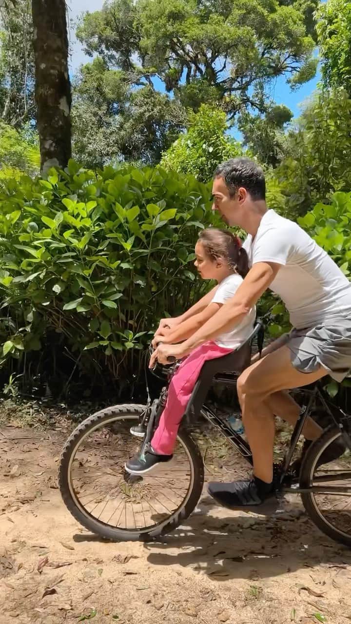 Tic iPinheiroのインスタグラム：「Corre aqui @alcioneamarrom !!! Vou te contar o segredo das pernas bonitas do meu marido❤️」