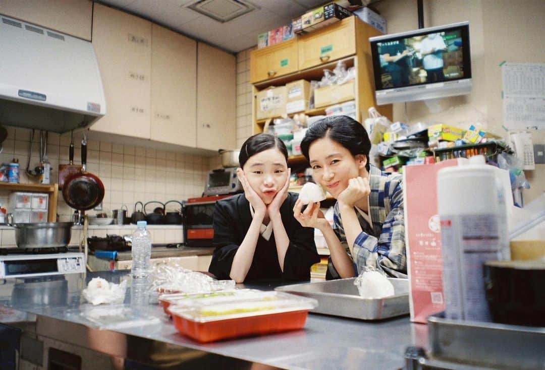水川あさみのインスタグラム：「おにぎりmgmg🍙 #ブギウギ #フィルムで撮った現場写真  @mizukawa_asami_mg.film」