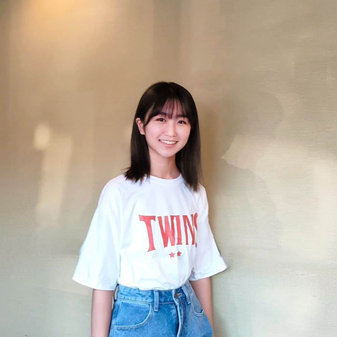 西川実花のインスタグラム：「このTシャツは アニメ「推しの子」のルビーちゃんが着ていたものと一緒なんです😹💓  私も男女の双子なのでお気に入りTシャツです😽🫶🏻  #08#jc3#ljc#15yearsold#中学生#推しの子#双子#男女双子#twins」