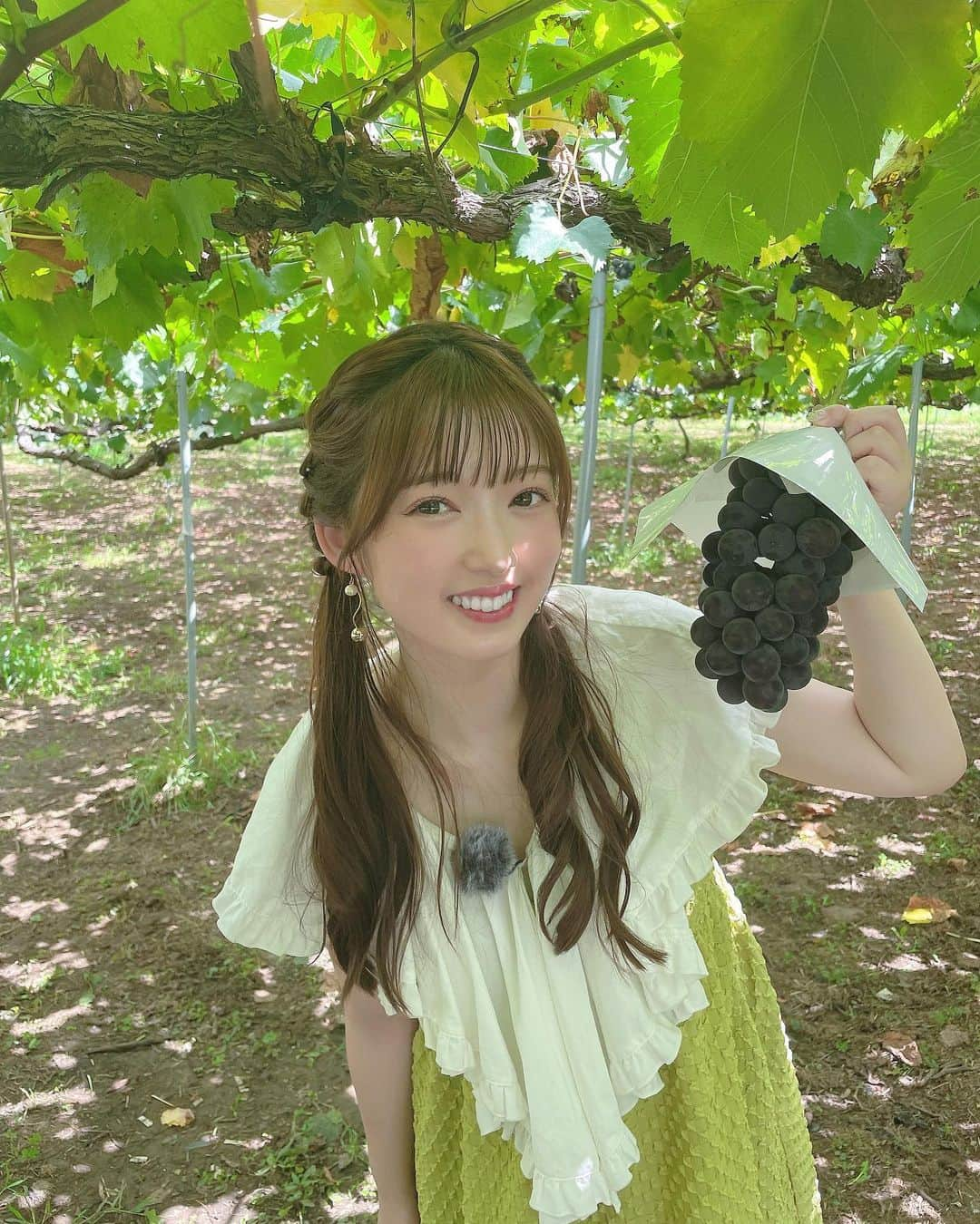 山岸理子さんのインスタグラム写真 - (山岸理子Instagram)「* 🍇🍇💚 ⁡ ⁡ みんなで巨峰狩りしたよ🌳 ⁡ ⁡ #tsubaki_factory #山岸理子 #Dマガみてね #灼熱ライブの前日だったな  #山梨のぶどう最強 #マスカットカラーの服  #💚」10月24日 22時21分 - riko_yamagishi.official