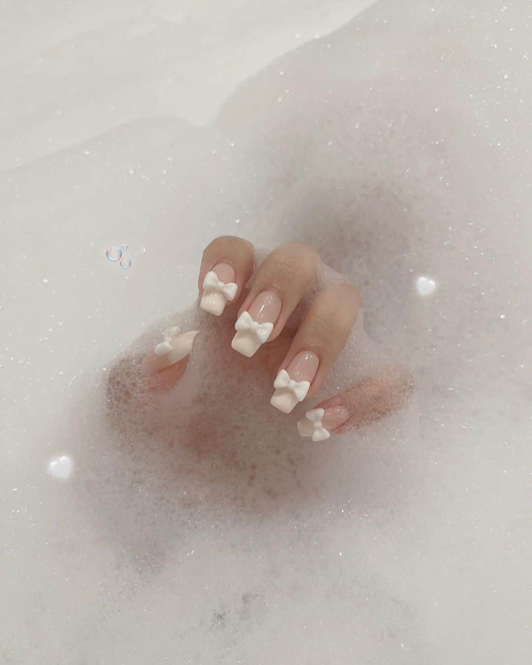 古澤里紗のインスタグラム：「new nail🫧🤍🪞''  . . .  会う人会う人に褒められちゃう 10本リボンネイル🎀🤍''  かわでしょーーっ  お気に入りのネイルさん🫧✨  誕生日ネイルは、もう決めてるのっっ 何だと思う？？？？(⊃ᴗ ̫ ᴗ⊂)  . . . #ネイル #リボンネイル  #フレンチネイル  #ガーリーネイル #フレンチガーリー」