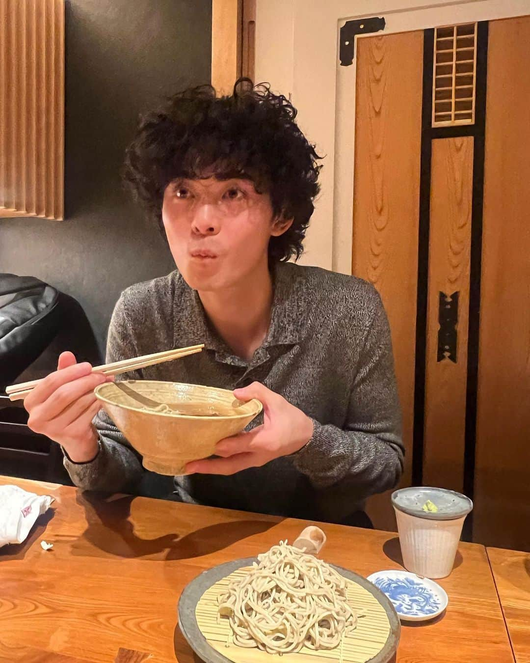 豊田裕大さんのインスタグラム写真 - (豊田裕大Instagram)「この間、社長とマネージャーさんとご飯に行きました。人生で初めて「ムッシュ」と言われました。びっくりです！(Ꙭ)  もっと話したいし、意見を交わせるのであれば交わしたいなって言う時間でした。  ムッシュ、1つかと思いきや欲張ってお蕎麦を2つも頂きました‪！！」10月24日 22時22分 - yudai_toyoda_official