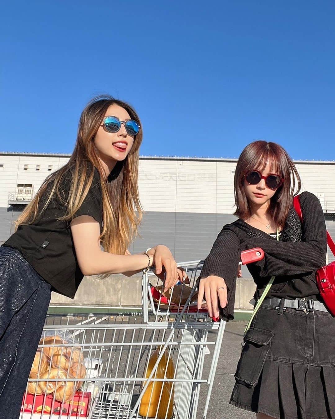 鈴木真梨耶のインスタグラム：「🕶️👶  . . #costco #food #americangirl  #friends #love #thankyou . . #love #thankyou #loveandthankyou  #MaRiyaSong  #love  #family #sister #brother」