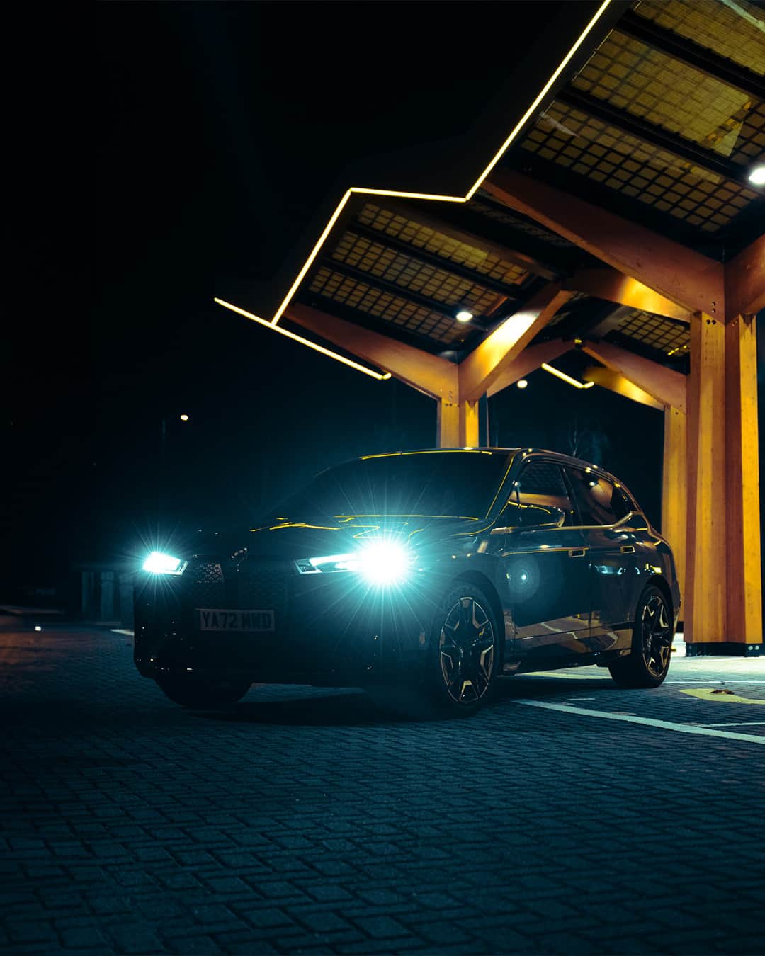BMWさんのインスタグラム写真 - (BMWInstagram)「The glow of innovation ⚡️ 📸: @n.takes #BMWRepost   The BMW iX.  #THEiX #BMW #iX」10月24日 22時29分 - bmw