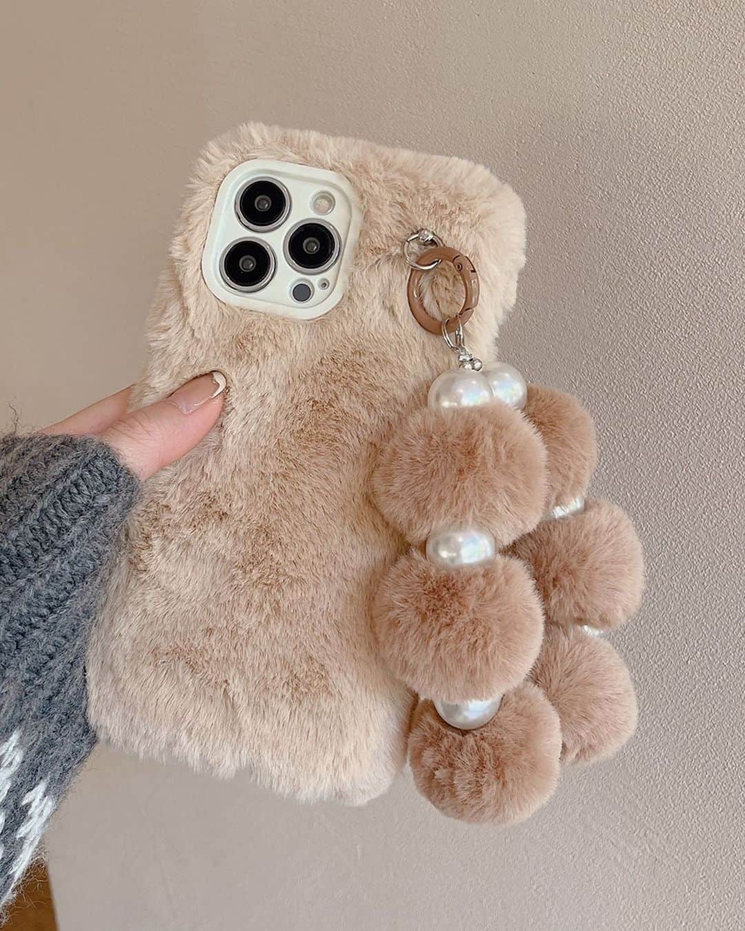 SHEINのインスタグラム：「Pick the cozy szn 📱 cover that's giving you a case of the warm fuzzies: 1, 2, or 3? 👇  🔎 12030142 11724491 20410562  #SHEIN #SHEINforAll #SHEINstyle #fashion #chic #saveinstyle」