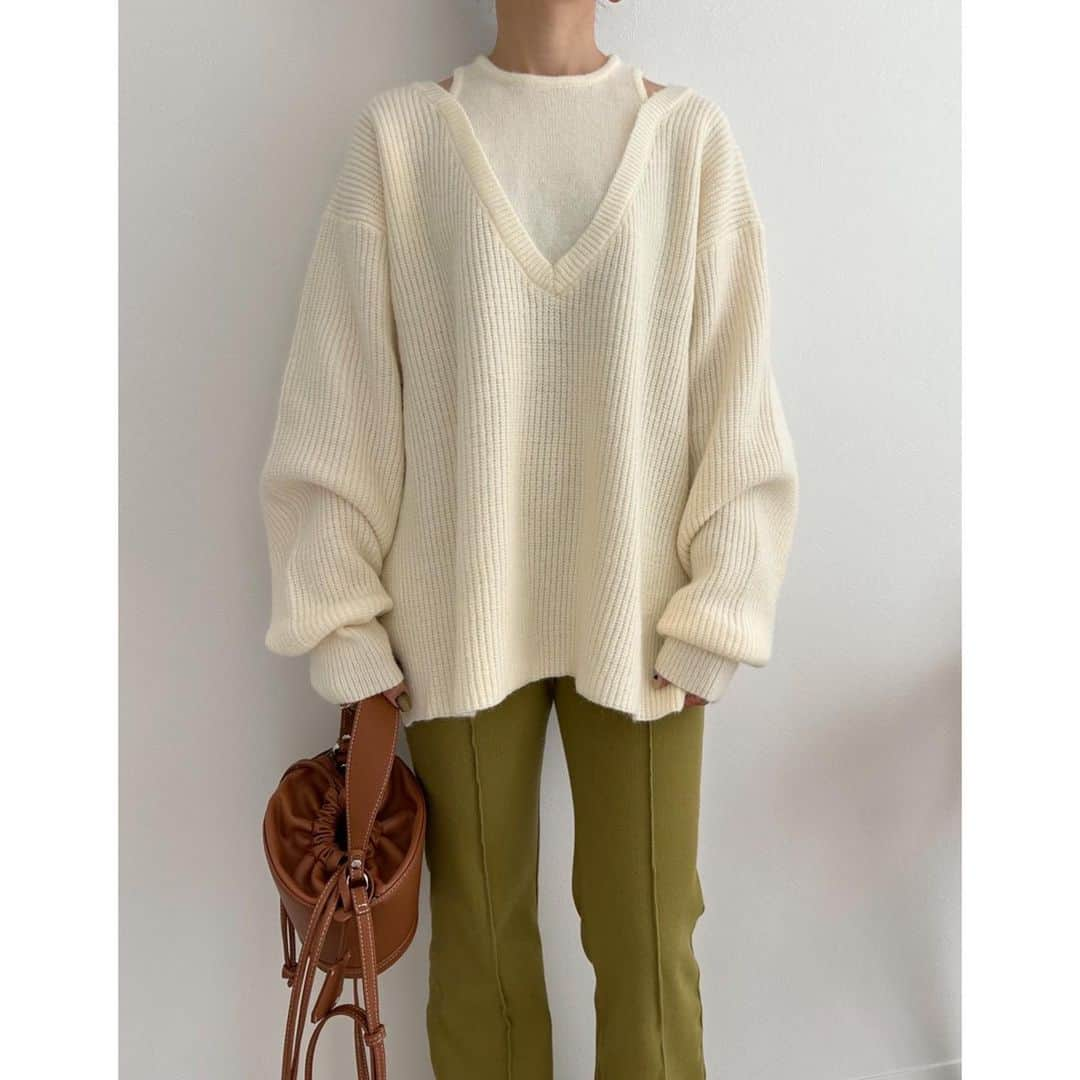 selectshop amieさんのインスタグラム写真 - (selectshop amieInstagram)「販売中♡  アメスリドッキングknit ¥5990-  着丈　約66㎝ 身幅　約56㎝ 袖丈　約53㎝  model身長 // 150cm  ---✂︎-----✂︎-----✂︎--- 低身長向けのお洋服 販売しております❤︎ @amie__1201  ぜひフォローお願いします☺︎ ---✂︎-----✂︎-----✂︎---  #低身長コーデ #低身長 #低身長ファッション #低身長女子 #低身長ママ  #プチプラコーデ #150cmコーデ #30代コーデ #おちびコーデ #148cmコーデ #149cmコーデ  #春コーデ #春服 #小柄コーデ #小柄女子 #小柄ファッション #小柄ママ #大人女子コーデ #低身長大人女子 #アラフォーママ #アラフォーコーデ #サイドカットデニム」10月24日 22時31分 - amie__1201