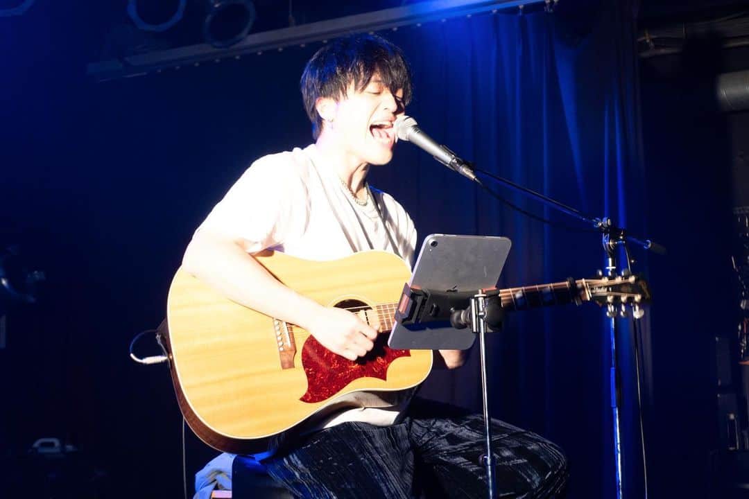 のインスタグラム：「クエストツアー神戸公演！ 関西やってきましたぜ。 ホーム感満載でホッとした気持ちでライブができた！ ありがとうみんな！！らぶ！  次は京都！久しぶりにゆく。 皆、ぜひ会いにきてね！」