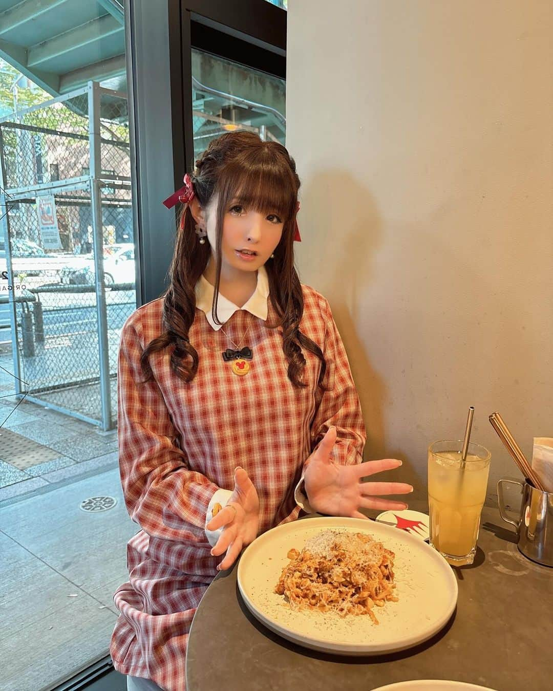 伊藤芽衣のインスタグラム：「いつの日かの めいちコーデ♡ ⁡ ネックレスとリング セットでつけるの かわいいです♡  @kawaii__stars  ⁡ #カワスタ #ラフォーレ原宿」