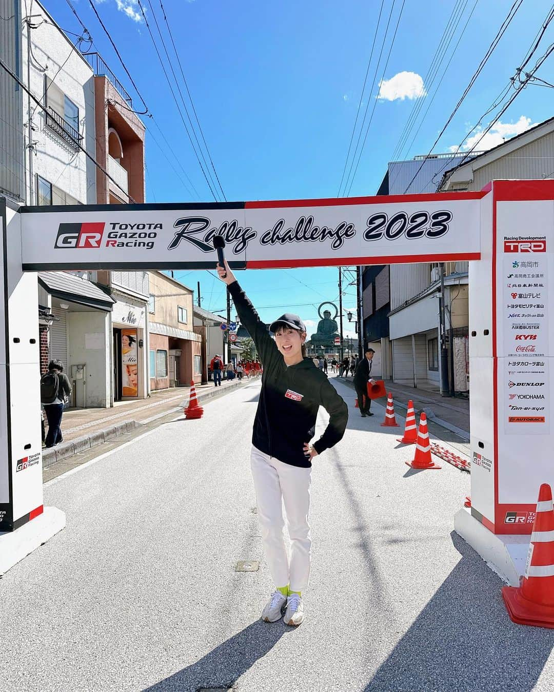 林藍菜さんのインスタグラム写真 - (林藍菜Instagram)「TOYOTA GAZOO Racing Rally Challenge 2023 in 高岡 万葉 「乗って、見て、応援して、たっぷり！遊べましたか？」  高岡でのラリーは今年で10周年。 記念のセレモニアルスタートは、高岡大仏前でした✨  エントラントの皆さんには、富山の良さが浸透してきています🐟 富山に泊まって、食べて、飲んで、走って、ときに観光して。 ラリーツーリズムのもと、人口移動があることで地域の盛り上がりを感じることが出来ます。  モータースポーツに触れて、街の魅力も再発見できたらなおよしですね。  写真は、今年の思い出！ また来年も♡  #toyota #ガズーレーシング #ラリーチャレンジ #高岡  #TGR #TGRP#モータースポーツ好きな人と繋がりたい  #モータースポーツ女子 #ラリードライバー #オシゴトアイナ」10月24日 22時36分 - hayashi_aina